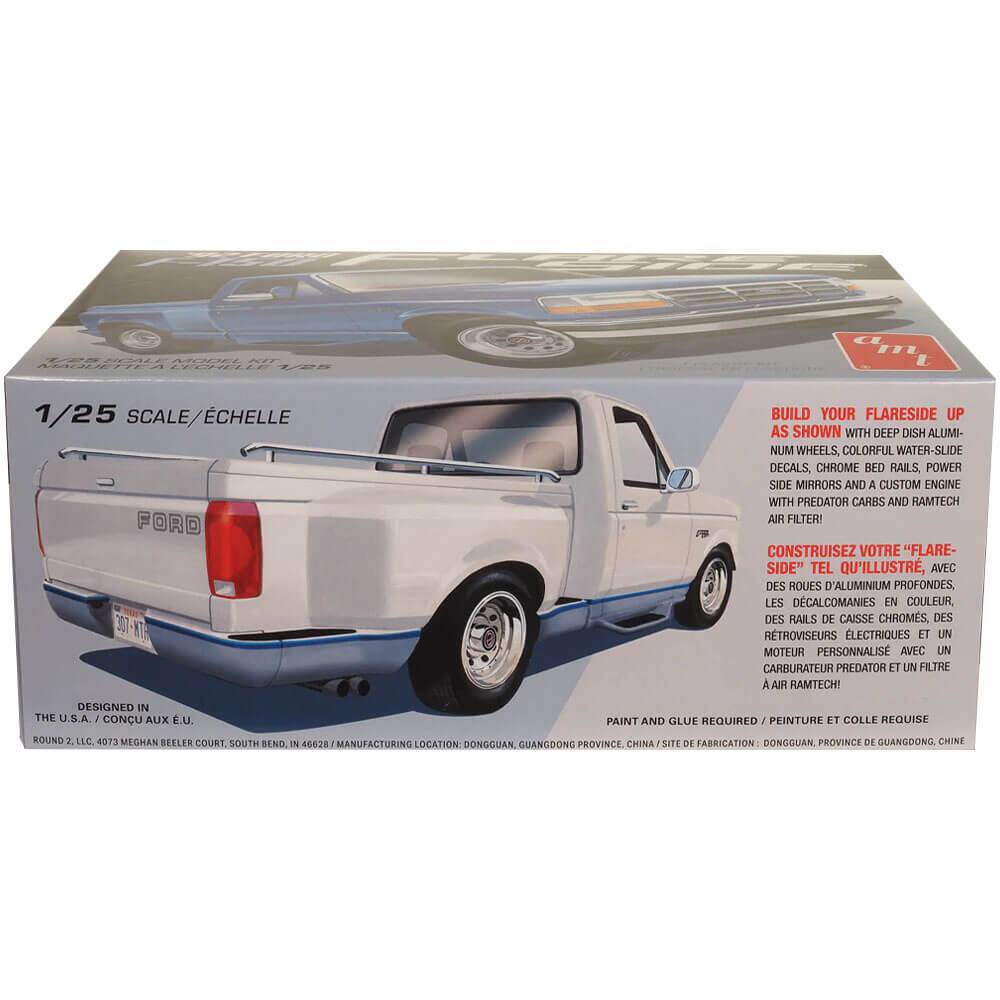 MOLETIEA 1/25 SCALE/ECHELLE  
BUILD YOUR FLARESIDE UP AS SHOWN WITH DEEP DISH ALUMINUM WHEELS, COLORFUL WATER-SLIDE DECALS, CHROME BED RAILS, POWER SIDE MIRRORS AND A CUSTOM ENGINE WITH PREDATOR CARBS AND RAMTECH AIR FILTER!  
CONSTRUISEZ VOTRE "FLARE-SIDE" TEL QU'IL ILLUSTRÉ, AVEC DES ROUES D'ALUMINIUM PROFONDES, LES DÉCALCOMANIES EN COULEUR, DES RAILS DE CAISSE CHROMÉS, DES RETROVISEURS ÉLECTRIQUES ET UN MOTEUR PERSONNALISÉ AVEC UN CARBURATEUR PREDATOR ET UN FILTRE À AIR RAMTECH!  
DESIGNED IN THE U.S.A. / CONÇU AUX É.U.  
PAINT AND GLUE REQUIRED / PEINTURE ET COLLE REQUISE  
ROUND 2, LLC, 4073 MEHAN BEELER COURT, SOUTH BEND, IN 46628 / MANUFACTURING LOCATION: DONGGUAN,