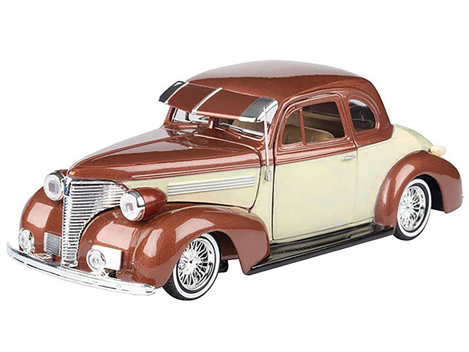 Alt View 1. Motormax - 1939 Chevrolet Coupe Lowrider Beige and Brown Metallic "Get Low" Series 1/24 Diecast Model Car by Motormax.