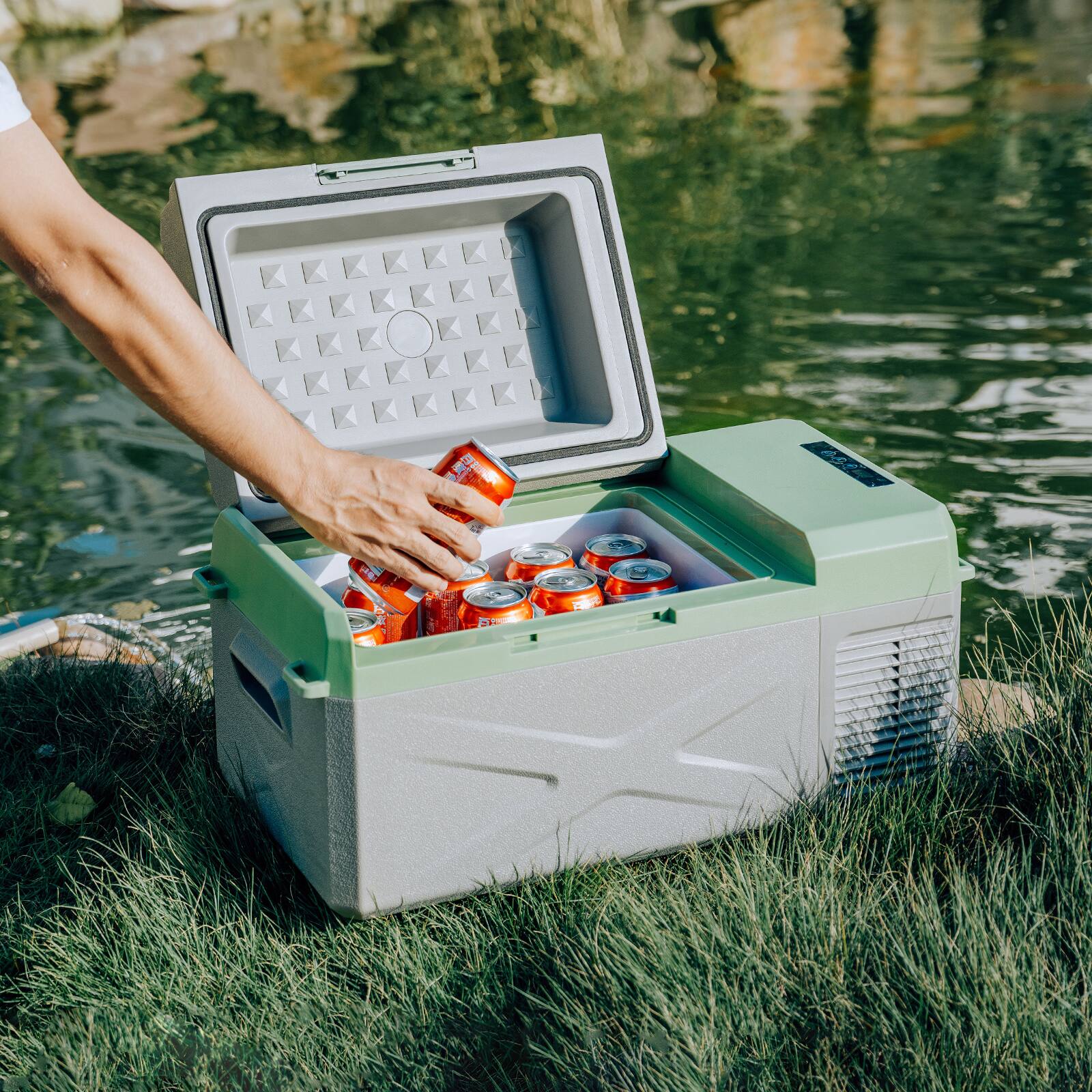 Alt View 3. Alpicool - DC compressor refrigerator - Grey&Green.