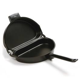 Norpro - 9.25-Inch Nonstick Omelette Pan - Black