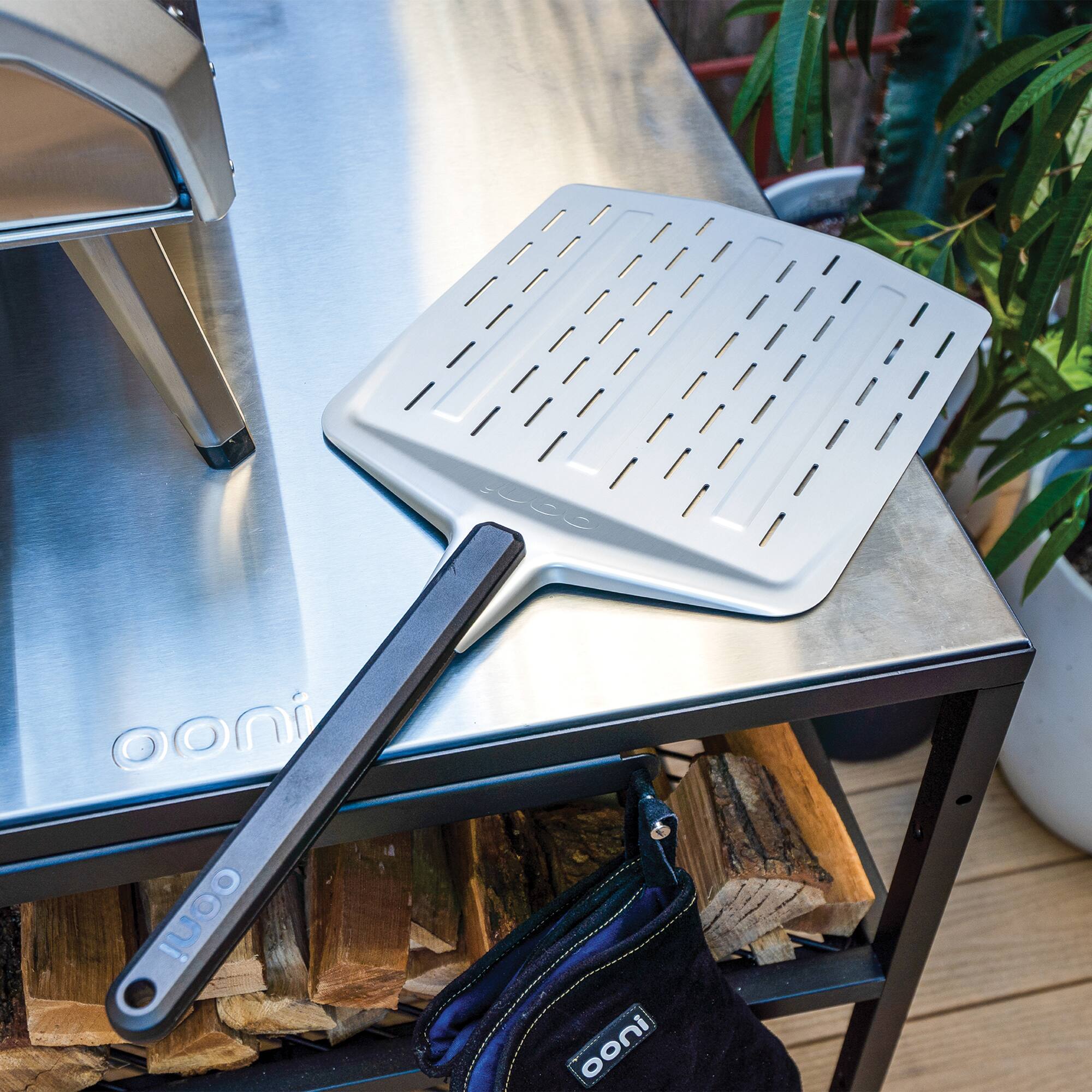 Alt View 14. Ooni - Perforated Pizza Peel (14-inch) - silver.