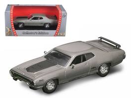 1971 Plymouth GTX 440 6 Pack 1/43 Diecast Model Car by Road Signature - Silver