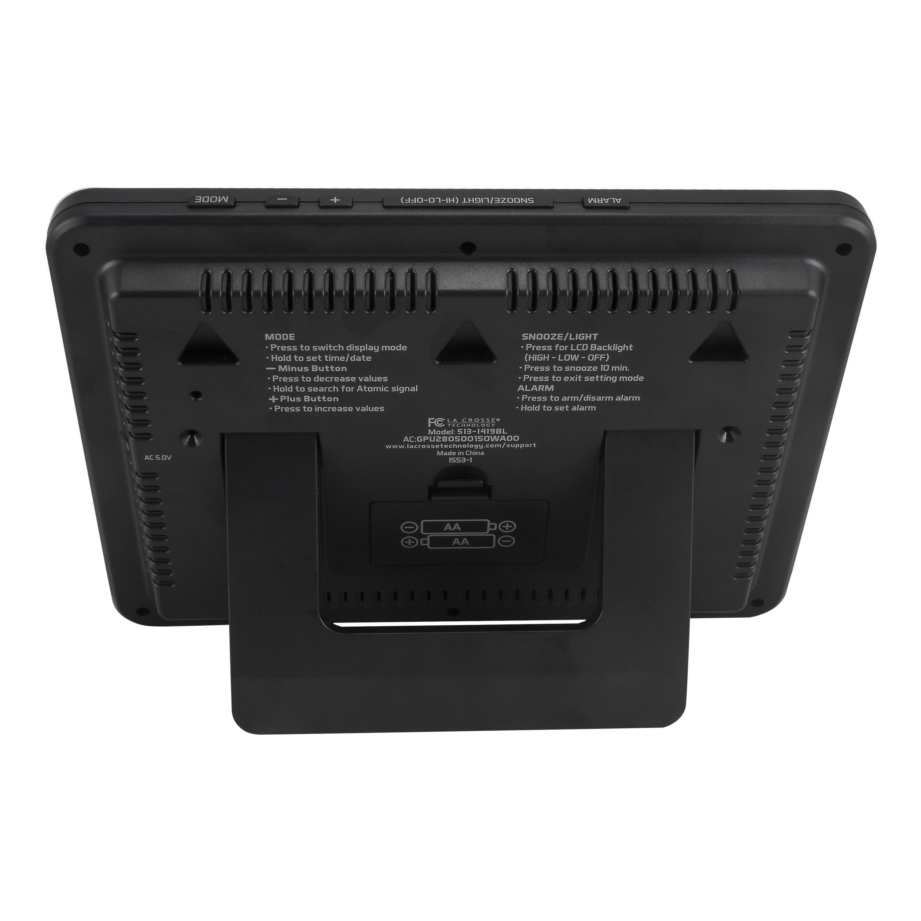 MODE + (440-03-1H) FUIDHT 3X00L ALARMA - LUV MODE SNOOZE/LIGHT

Press to switch display mode
Press for LED Backlight
Hold to set time/date

Minus Button
Press to decrease values
Hold to search for Atomic signal

Plus Button
Press to increase values
Press to arm/disarm alarm

SNOOZE/LIGHT
Press for LED Backlight
Press to snooze 10 min.
Press to exit setting mode
Press to arm/disarm alarm
Hold to set alarm

AC 12V DC
AA x 2

FC-CPU205D
www.fc-cpu205d.com
Made in China
Made in China