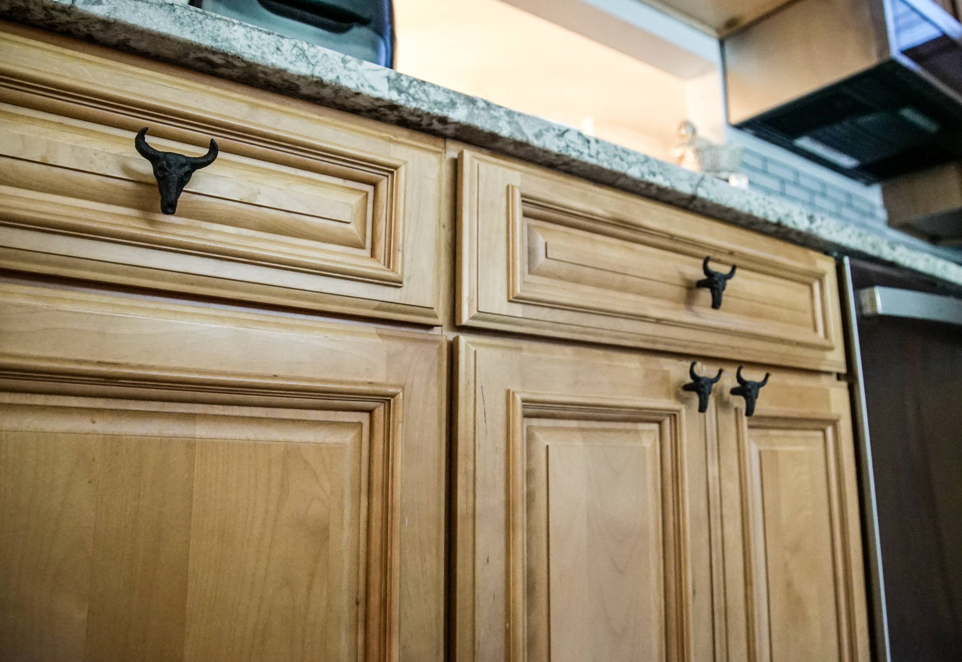 Alt View 7. Zeckos - Set of 6 Cast Iron Steer Skull Drawer Pulls Western Home Decor Cabinet Knobs - Brown.