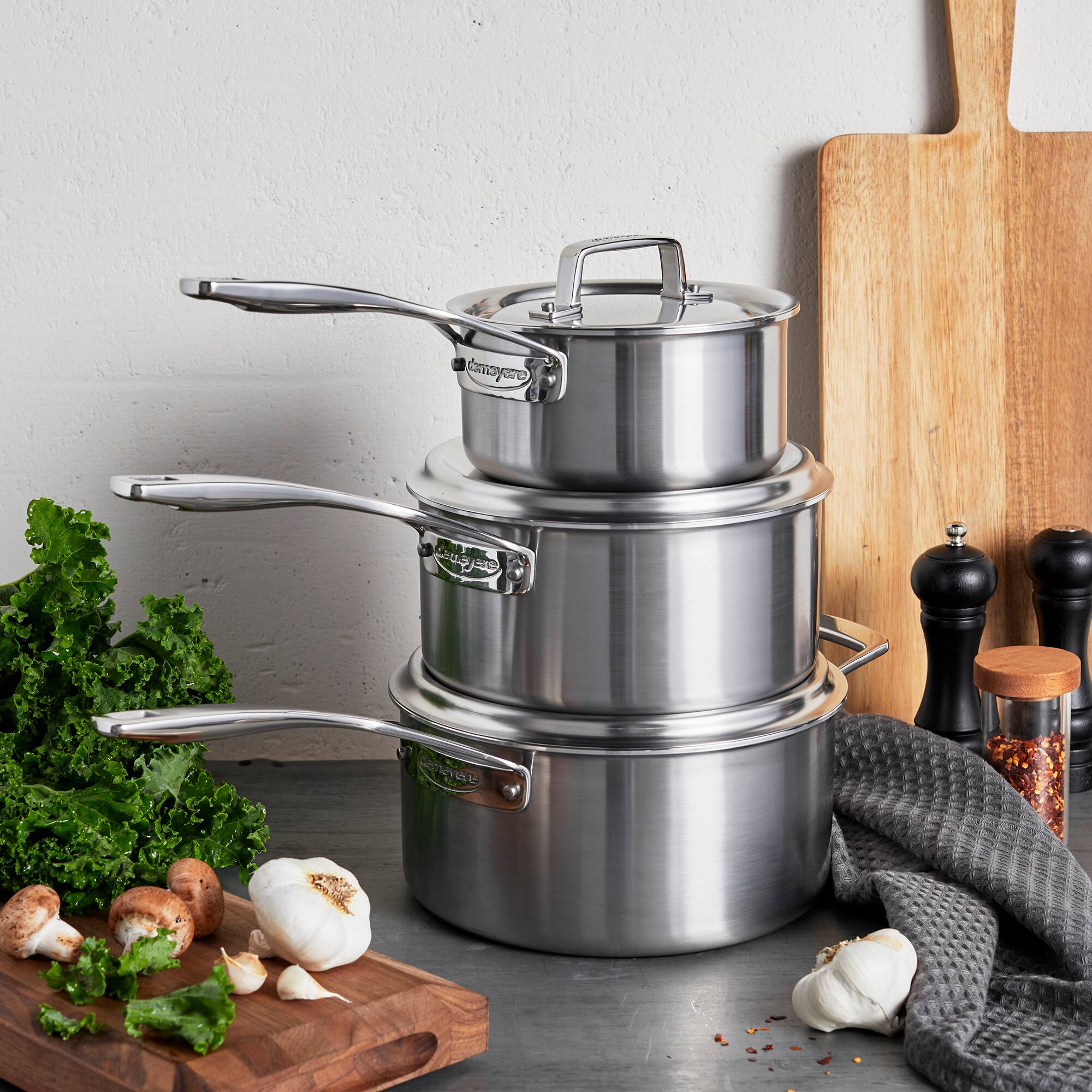 The text on the image reads: "domyos"