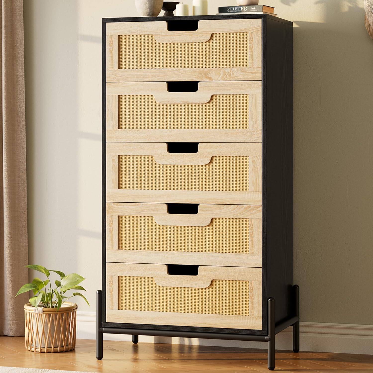 Homhougo - Rattan 5 Drawers Dresser, 23.6''Wx15.7''Dx47.2''H Boho Dresser with Metal Handles, Modern Chest of Drawers with - Black