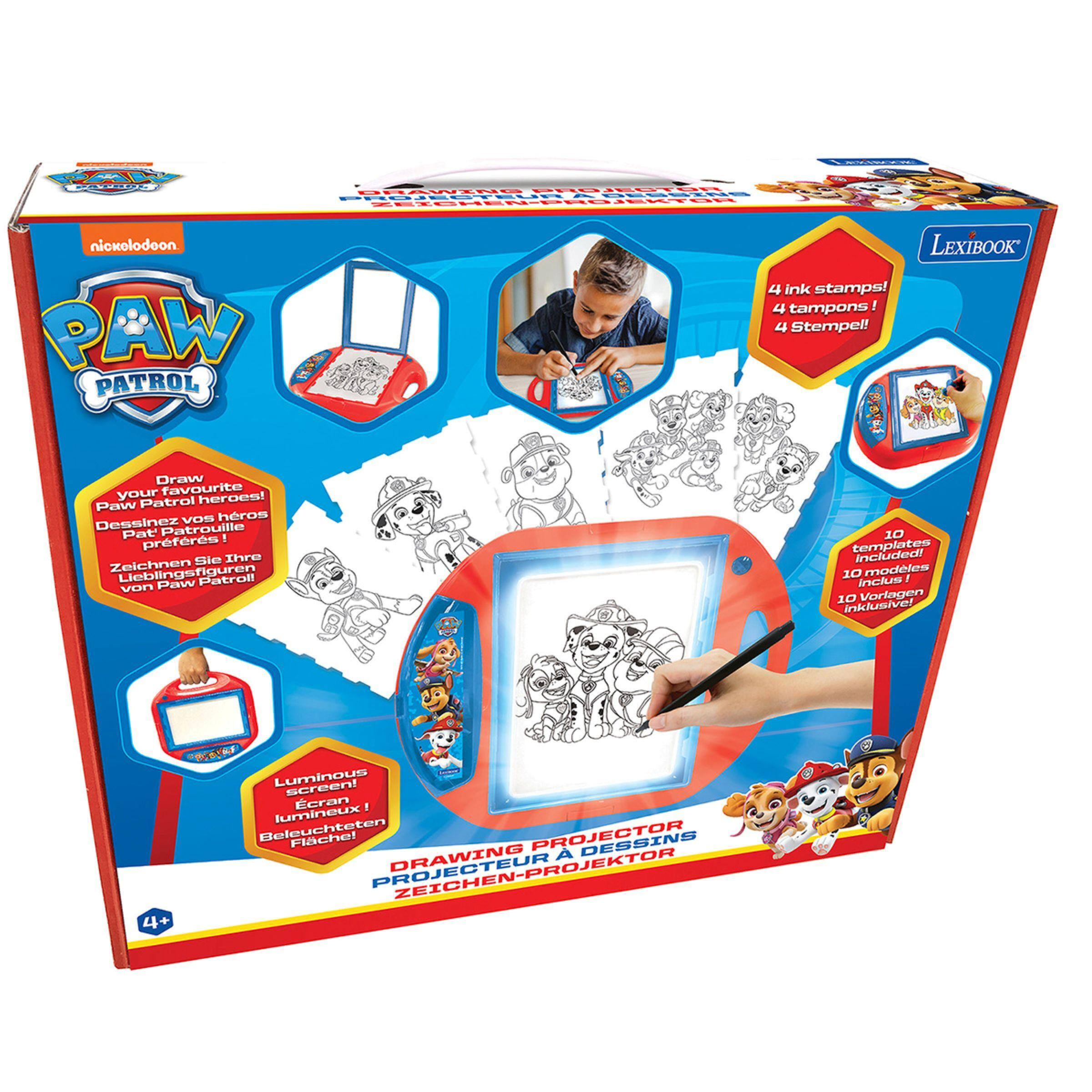 LAXIBOOK  
PATROL  
DRAWING PROJECTOR ZEICHEN-PROJEKTOR  
nickolodeon. PAW PATROL  
LEXIBOOK 4 ink stamps! 4 tampons! 4 Stempel!  
Draw your favourite heroes! Paw Patrol vos hros Dessinez Patrouille Pat prfrs! Sie Ihre Zeichnen Lieblingsfiguren Paw Patrol! von  
10 templates included! 10 modles inclus! 10 Vorlagen inklusive!  
4+  
Luminous screen! cran ! lumineux Beleuchteten Flche! PROJECTOR DRAWING  ZEICHEN-PROJEKTOR
