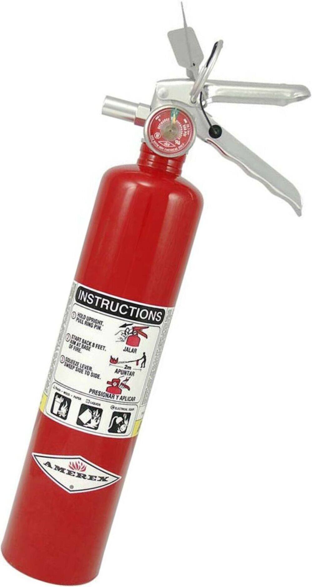 PULL INSTRUCTIONS HOLD UPRIGHT. RING PIN. AIM START AT BACK 8 OF FIRE. BASE FEET. JALAR SWEEP SQUEEZE SIDE LEVER. 2m TO SIDE. APUNTAR PRESIONAR Y APLICAR. A MEREX