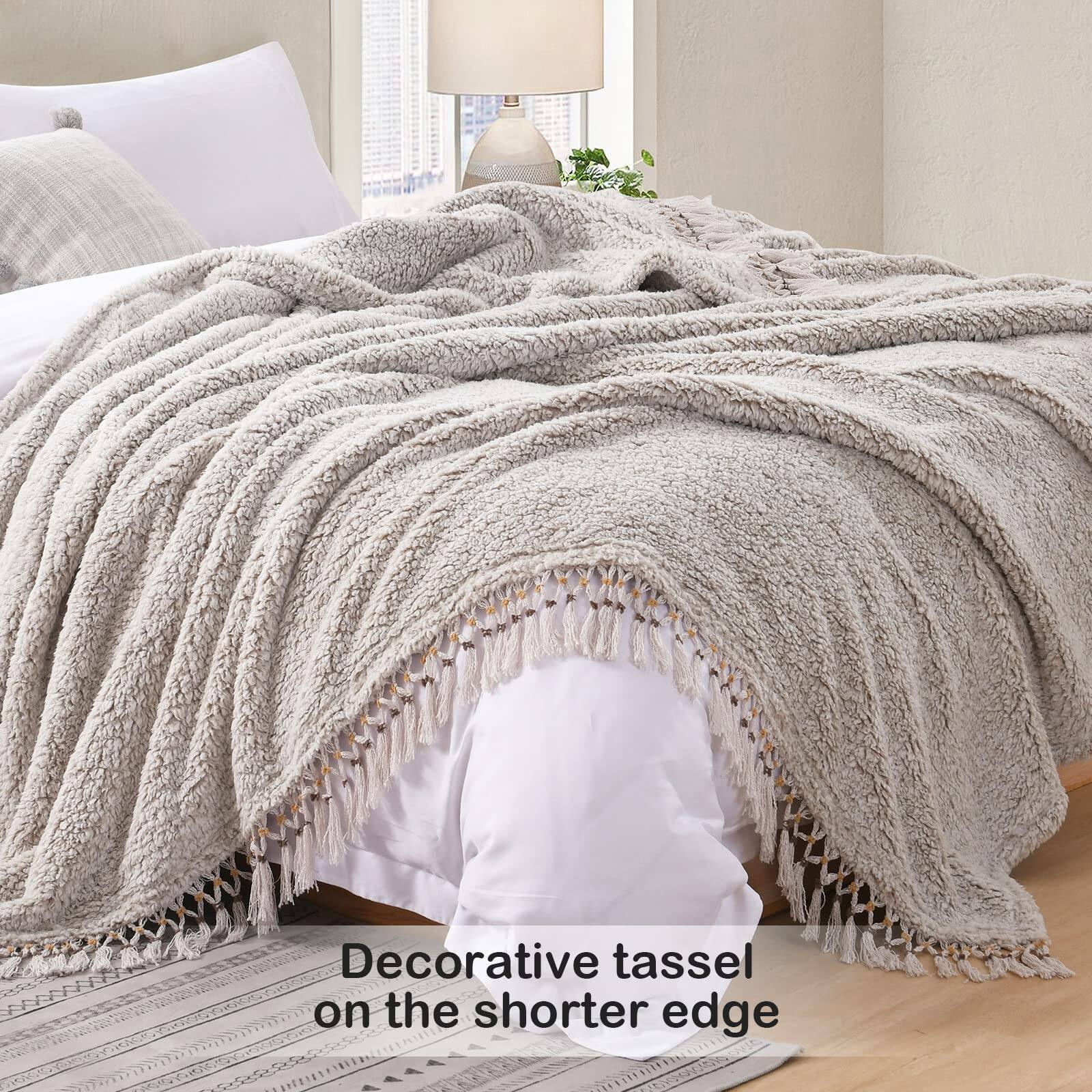 Decorative tassel on the shorter edge