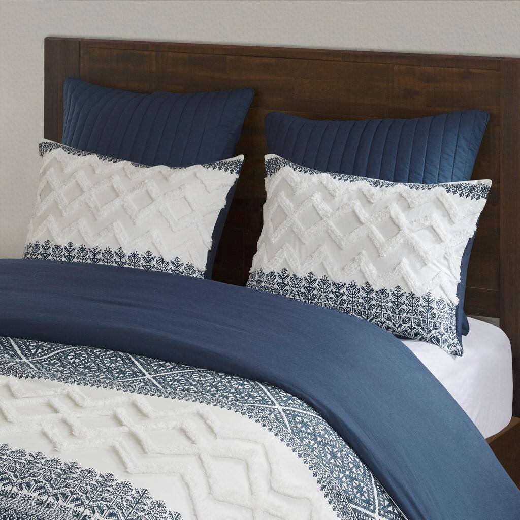 Alt View 2. Gracie Mills - Gracie Mills Robbins 3-Piece Cotton Comforter Set with Chenille Tufting - Navy.