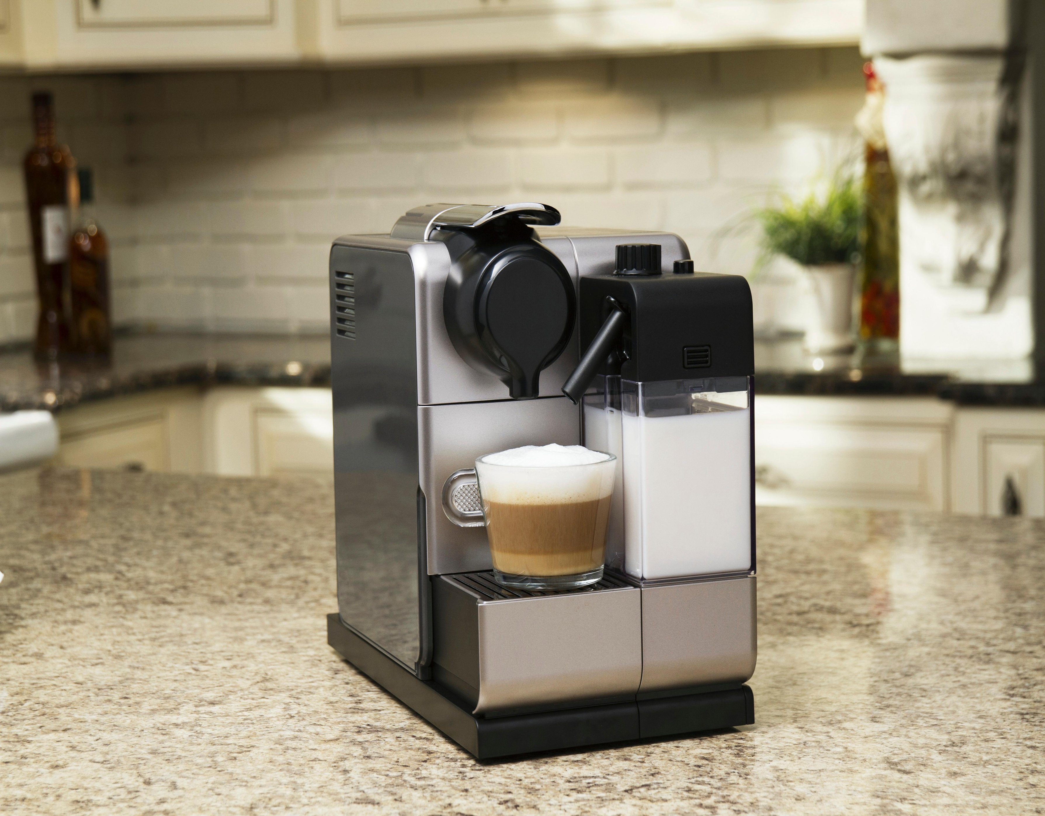 Best Nespresso Lattissima Touch Espresso Machine by DeLonghi EN550S