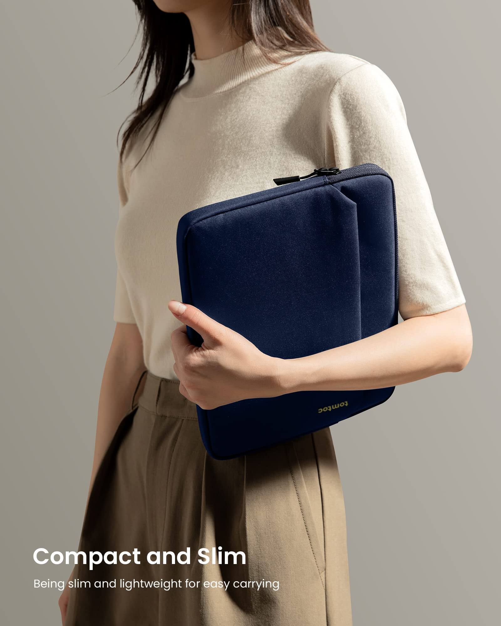 Compact and Slim  
Being slim and lightweight for easy carrying