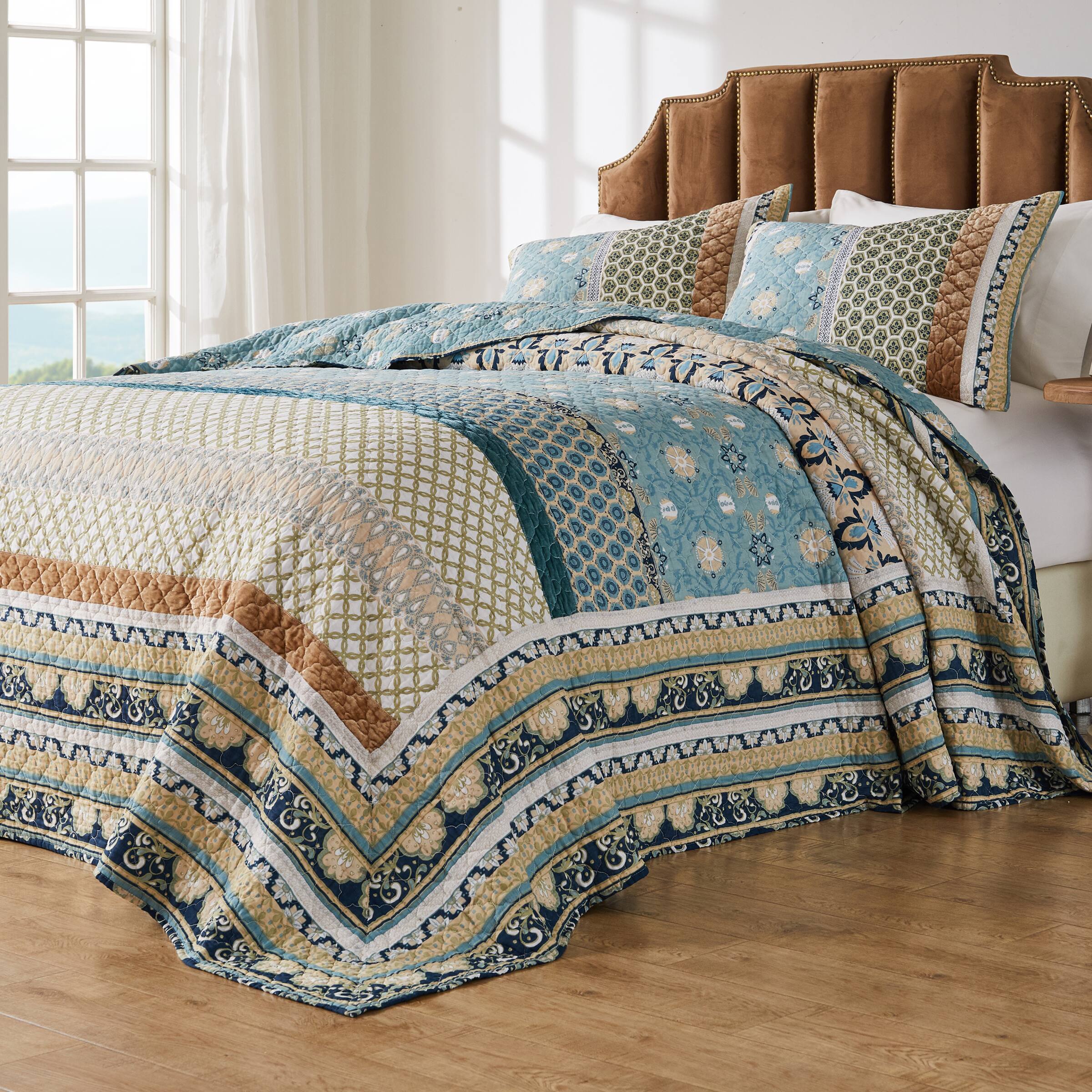 Angle. BreeBe - Thalia Blue Bedspread Set -3-Piece Queen - Blue.