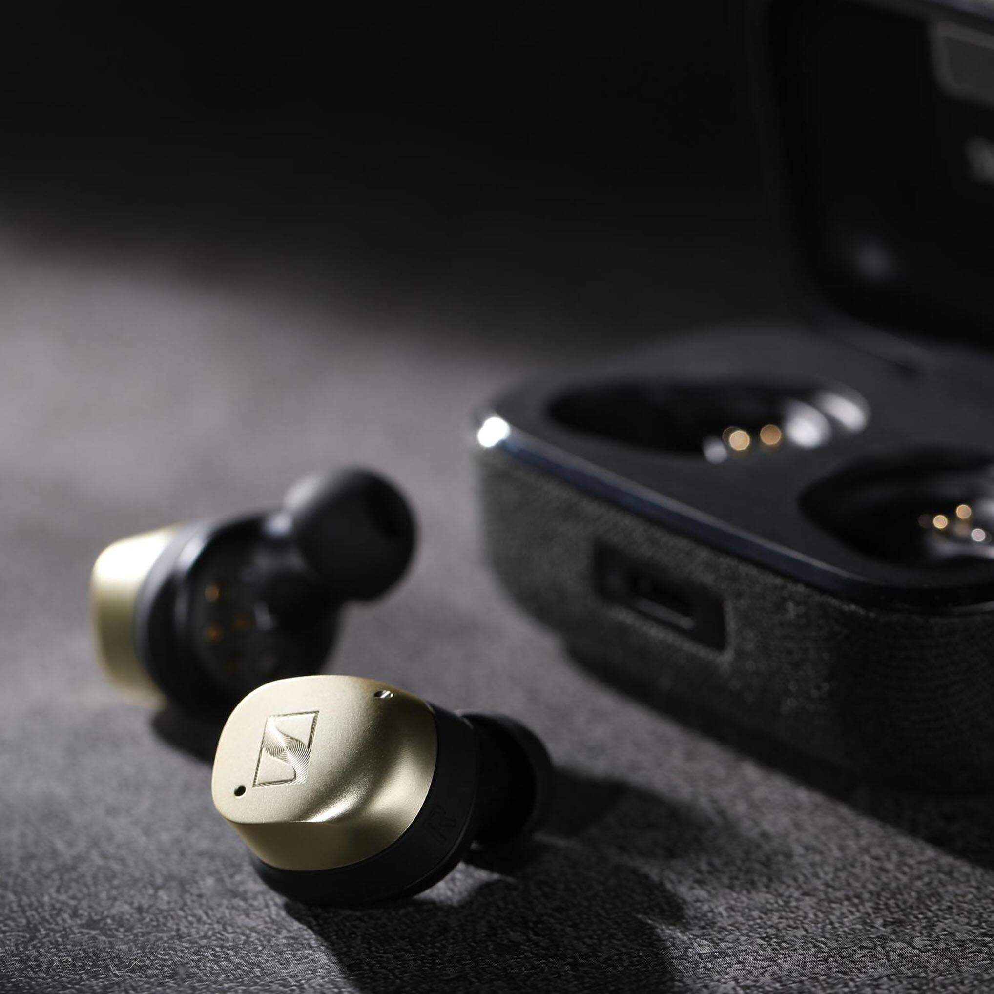 Alt View 1. Sennheiser - Sennheiser MOMENTUM True Wireless 4 Smart Earbuds - Gold - Gold.