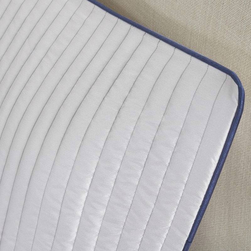 Left. Hivvago - California King 12-piece Reversible Microfiber Comforter Set Navy Blue White - Navy Blue, White.