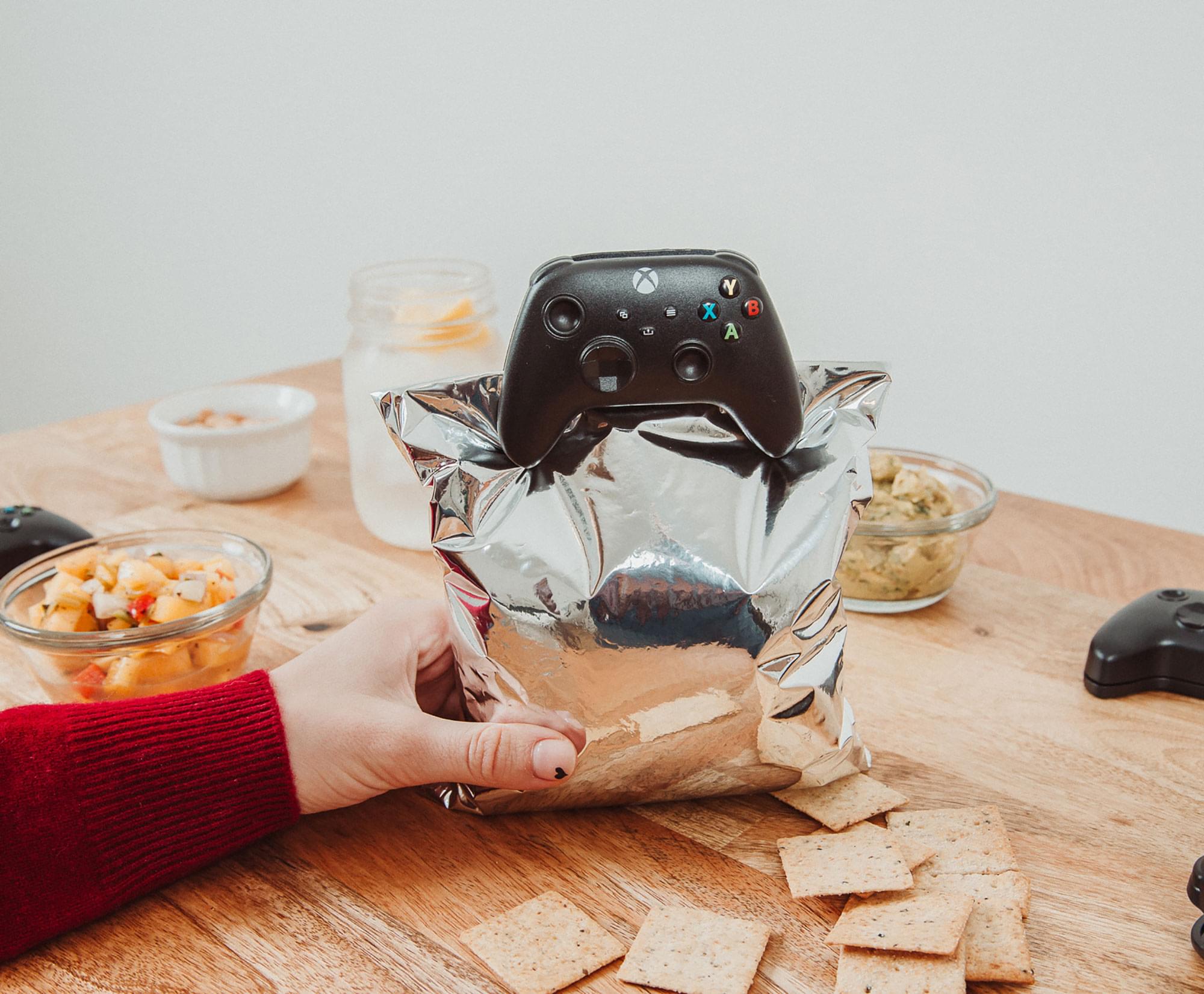 Alt View 3. Ukonic - Xbox Controller Chip Clips | Set of 4 - Black.