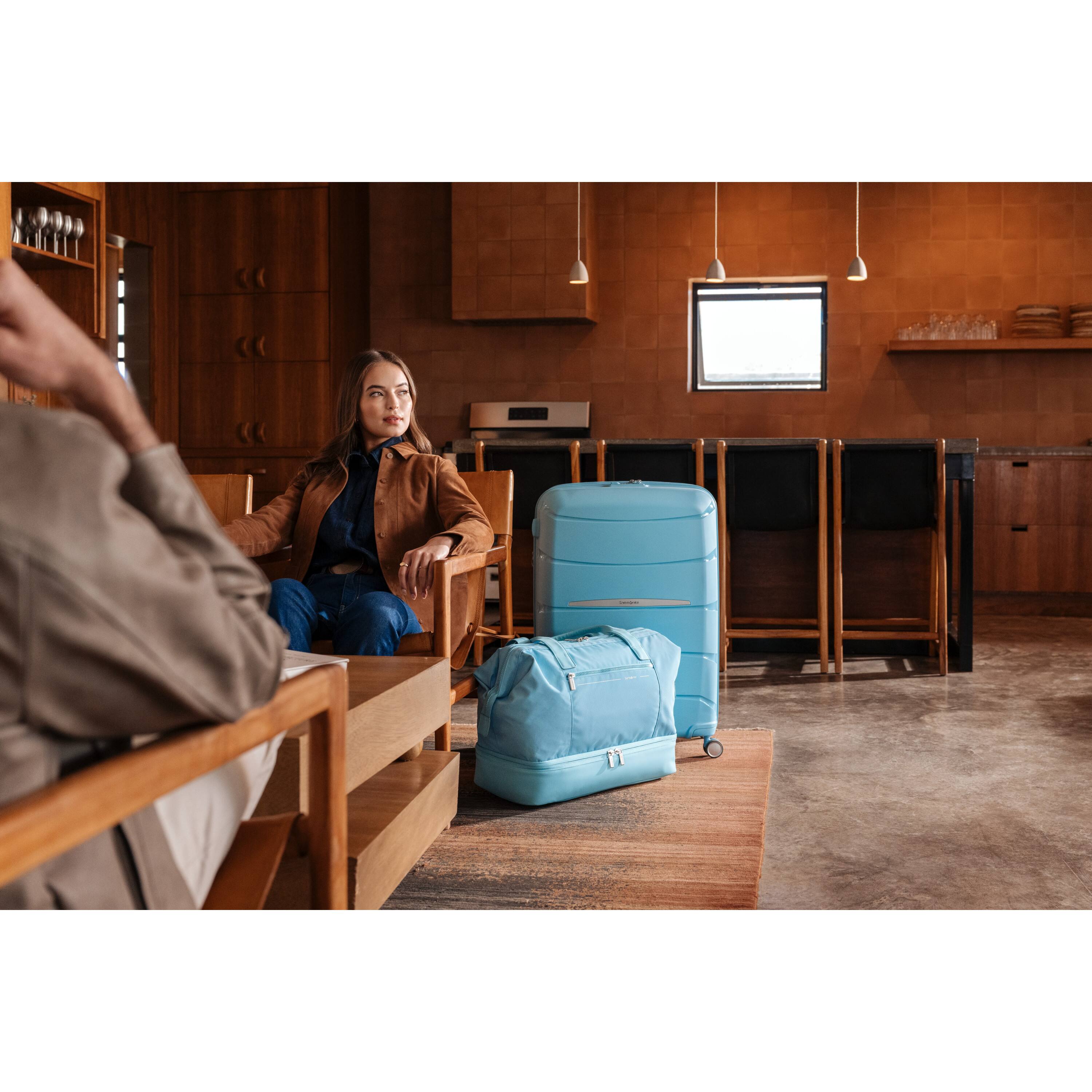 Alt View 10. Samsonite - Outline Pro Large Spinner Suitcase - Vintage Blue.