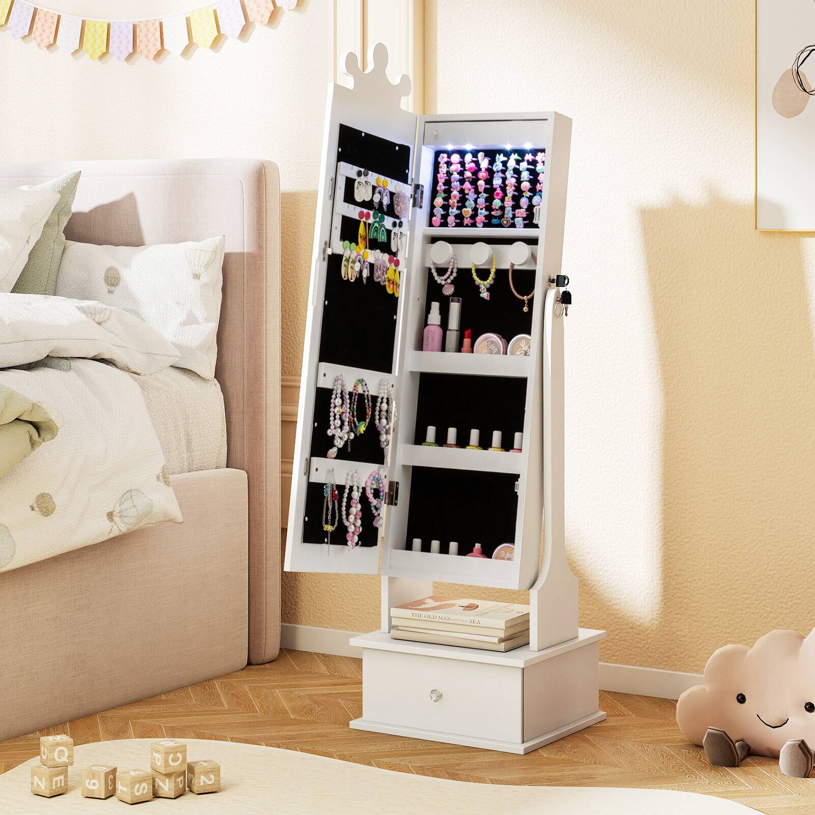 The text on the image reads:

"CA DA SL DOLIEHANLRA MAs 0 Q P C N E ONN 6 S V C 2 T S"

Grouped and corrected, it appears to be:

"CA DA SL DOLIEHANLRA MAs 0 Q P C N E ONN 6 S V C 2 T S"

However, this doesn't form a coherent sentence or phrase. It might be a random arrangement of letters or part of a code.