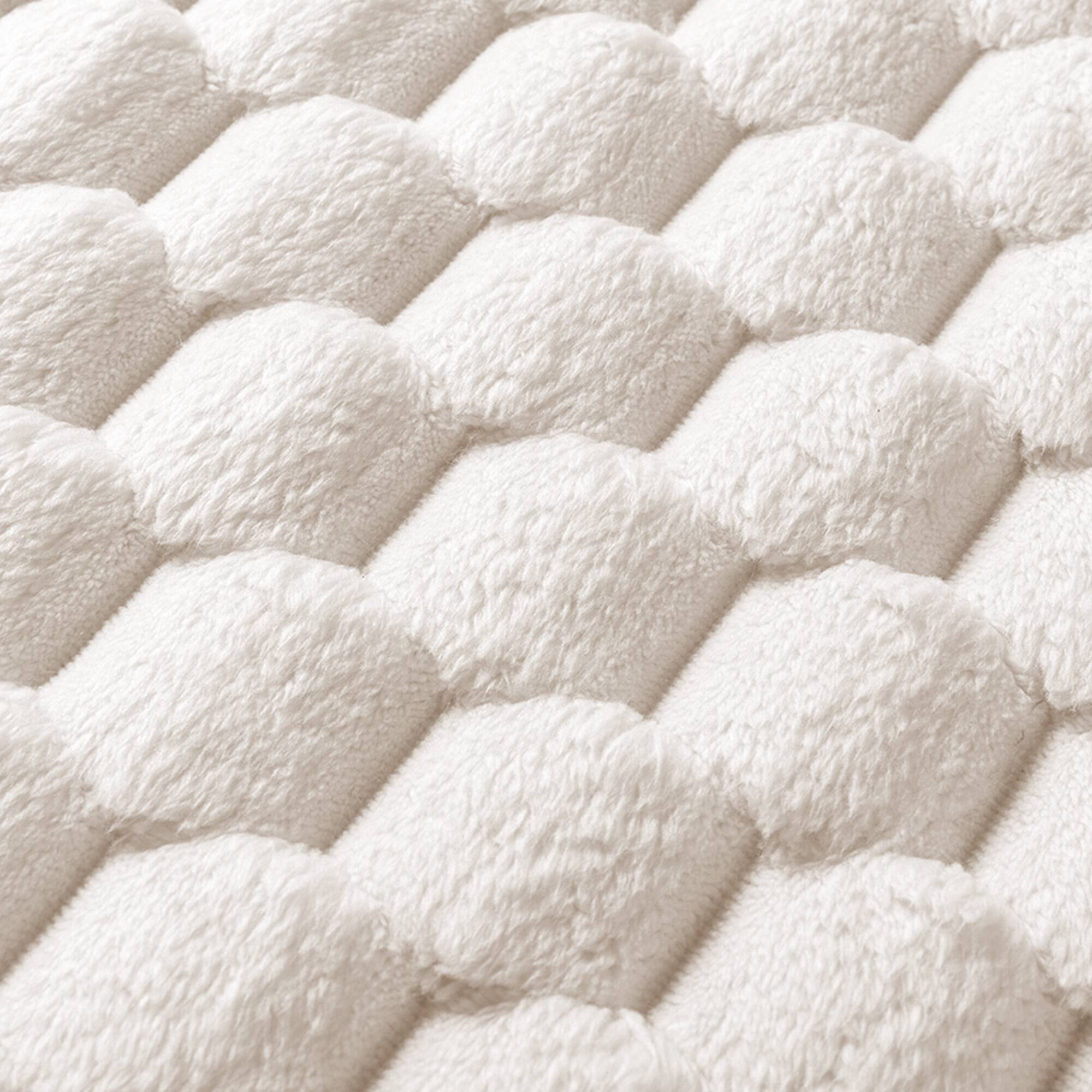 Alt View 4. KERDOM - Chaise Lounge Chair Daybed Fluffy Reading Sofa Bed with 3 Pillows & Wide Armrest, Modern Sleeper Couch Plush Chair Bed - White.