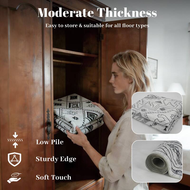 Moderate Thickness  
Easy to store & suitable for all floor types  

Low Pile  
Sturdy Edge  
Soft Touch