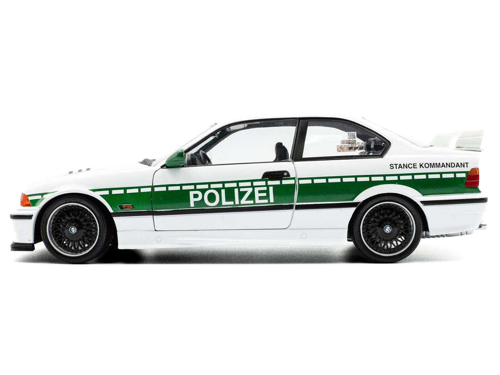 E SAdA adidas . 70 int N STANCE KOMMANDANT - POLIZEI
