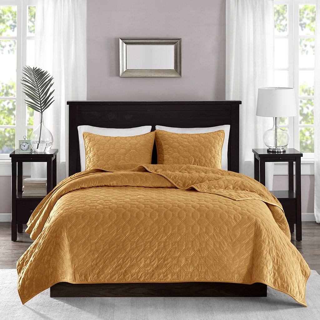 Alt View 4. Gracie Mills - Gracie Mills Gayle 3-Piece Casual Geometric Velvet Quilt Set - Mustard.