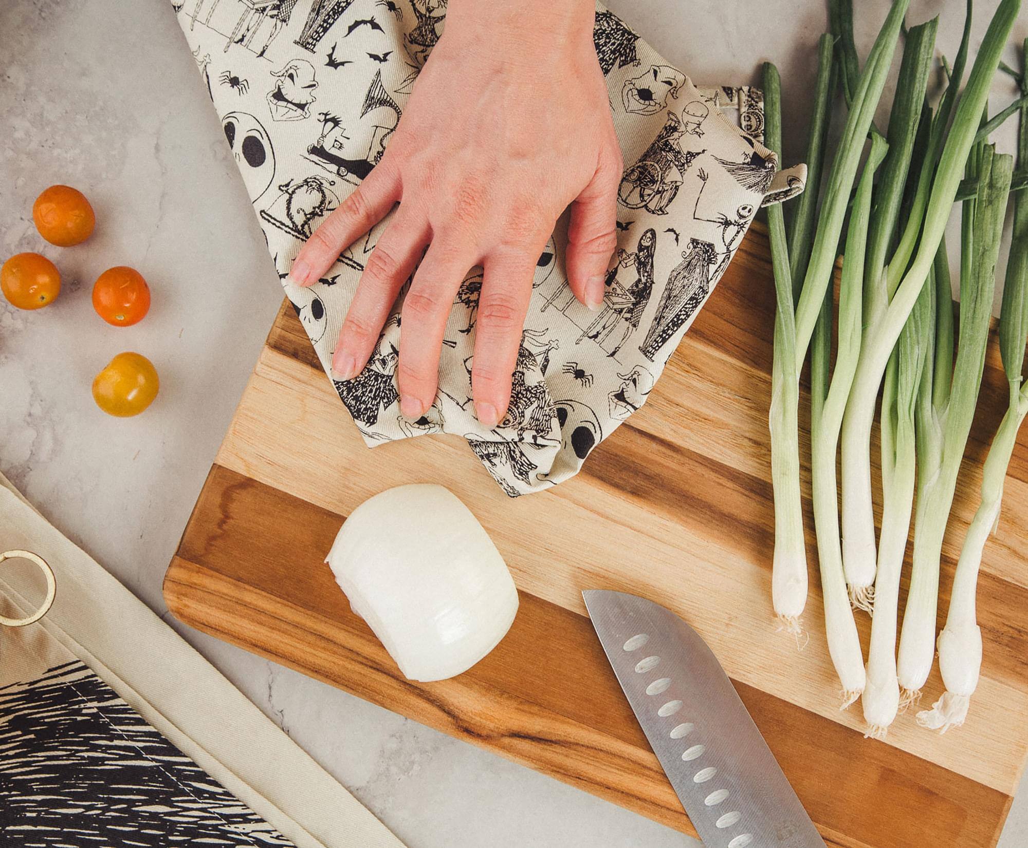 Alt View 3. Disney - Disney The Nightmare Before Christmas Black and White Kitchen Hand Towel Set - Black/White.