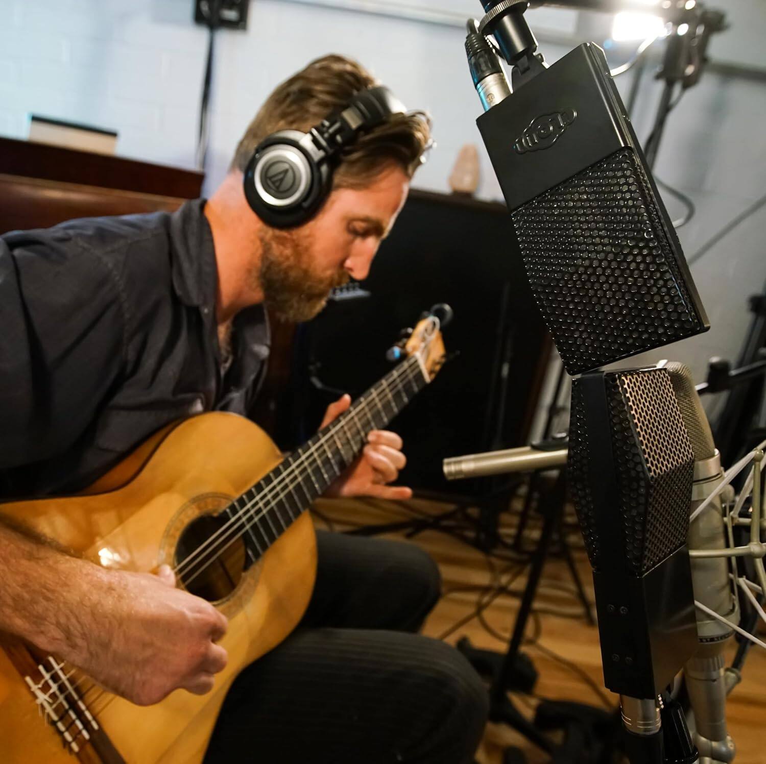 Left. Cloud Microphones - Cloud Microphones 44 Passive Ribbon Microphone with Cloudlifter CL-1 Mic Activator - Midnight Edition.