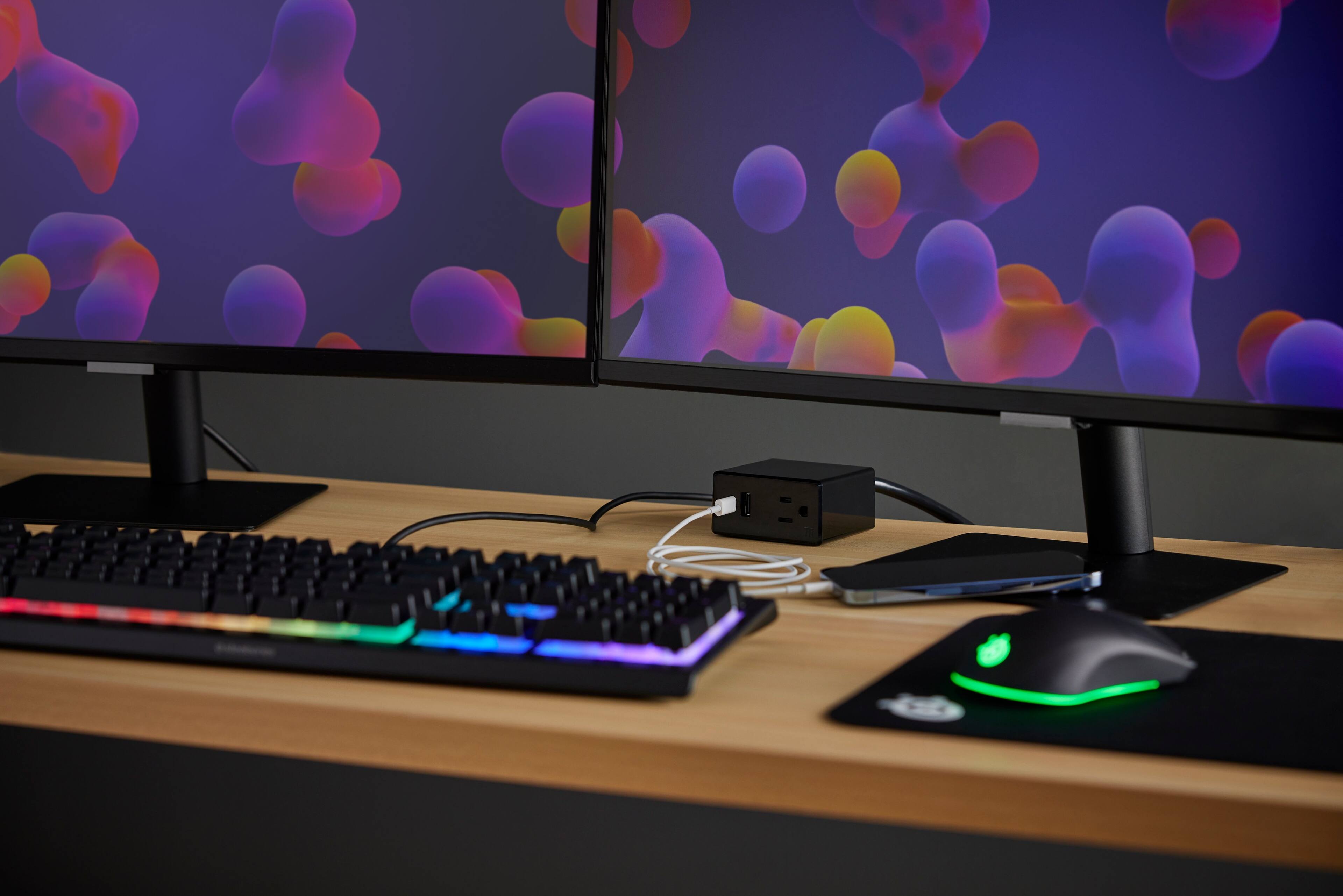 Alt View 13. charg - 3in1  7 Outlet/2 USB 1000 Joules Surge Protector - Black.