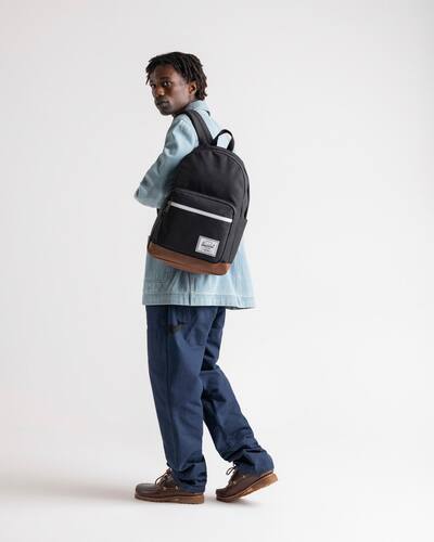 grey herschel backpack on person Classic Supply Co. USA The 25 l volume ensures you can carry everything you need City Backpack Herschel Supply