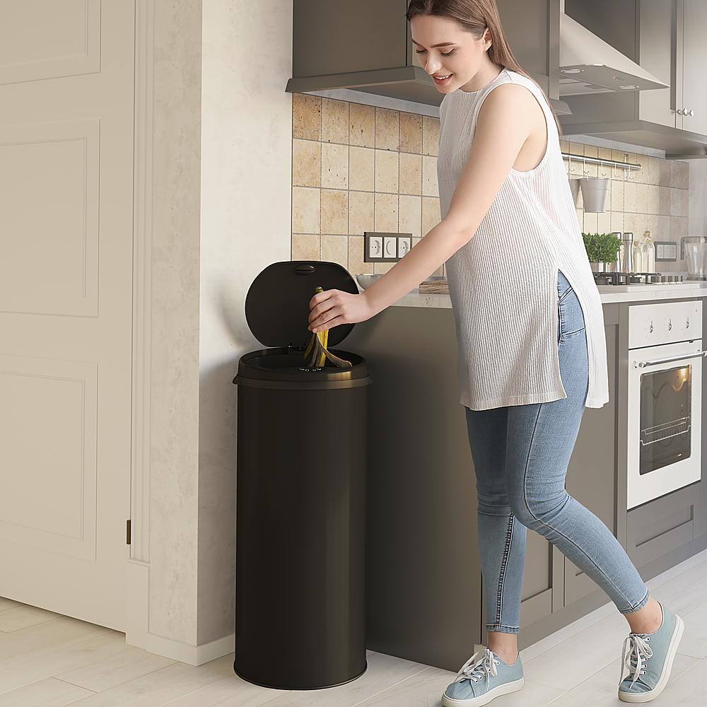 Left View: iTouchless - 13-Gal. Round Deodorizer Sensor Trash Can - Matte Black