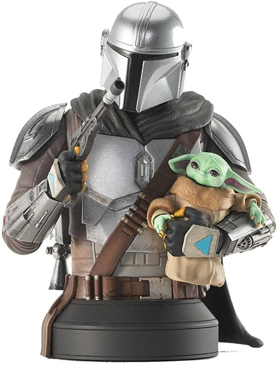 Front. Diamond Select Toys - Star Wars The Mandalorian With Grogu 1/6 Scale Px Bust   - Collectibles - Multicolor.