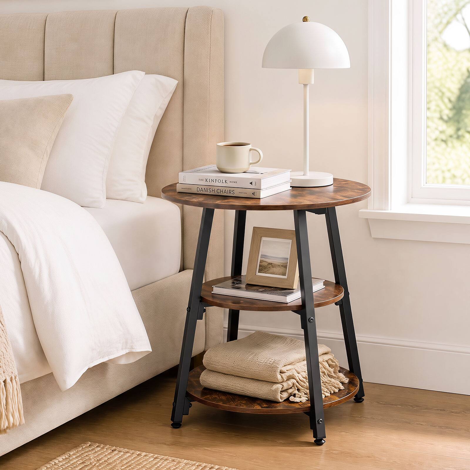 THE KINFOLK BOOK OF  
DANISH CHAIRS