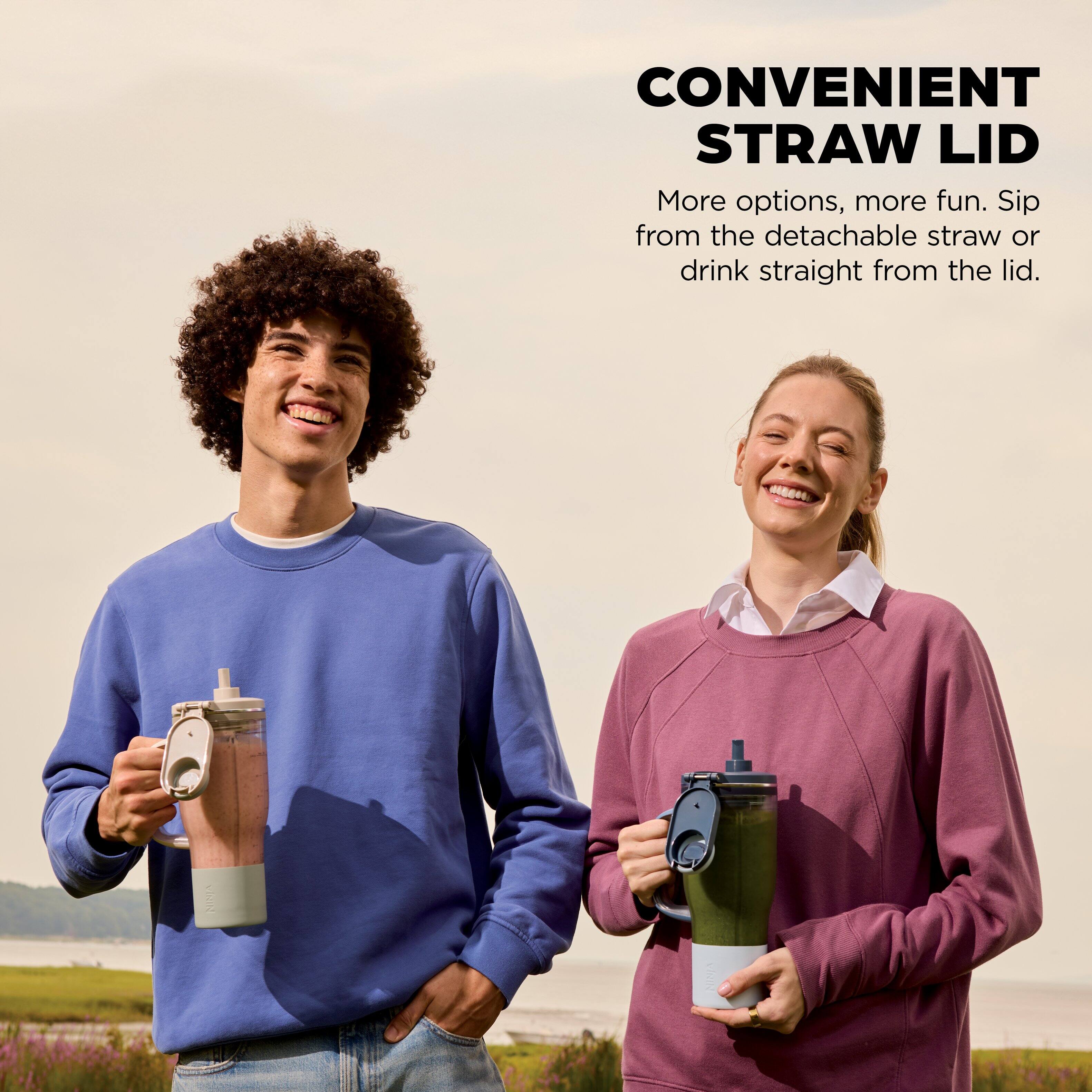 CONVENIENT STRAW LID

More options, more fun. Sip from the detachable straw or drink straight from the lid.