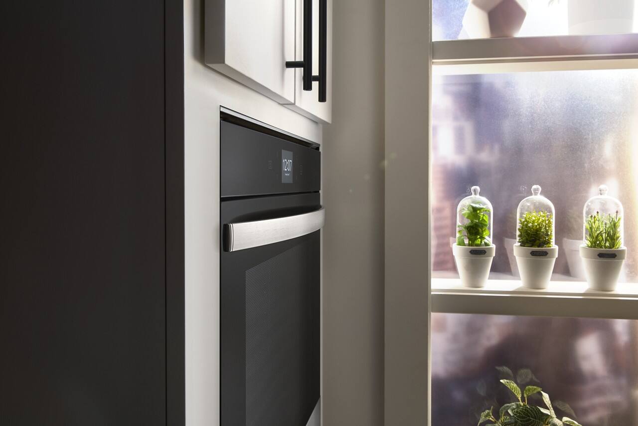 Alt View 22. Whirlpool - 24 in. Built-In Double Electric Convection Wall Oven with WiFi - PrintShield stainless.