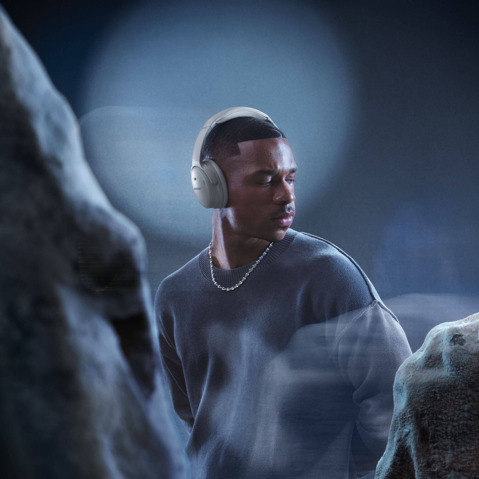 Alt View 7. Bose - QuietComfort Wireless Noise Cancelling Over-the-Ear Bluetooth Headphones - Moonlight Gray.