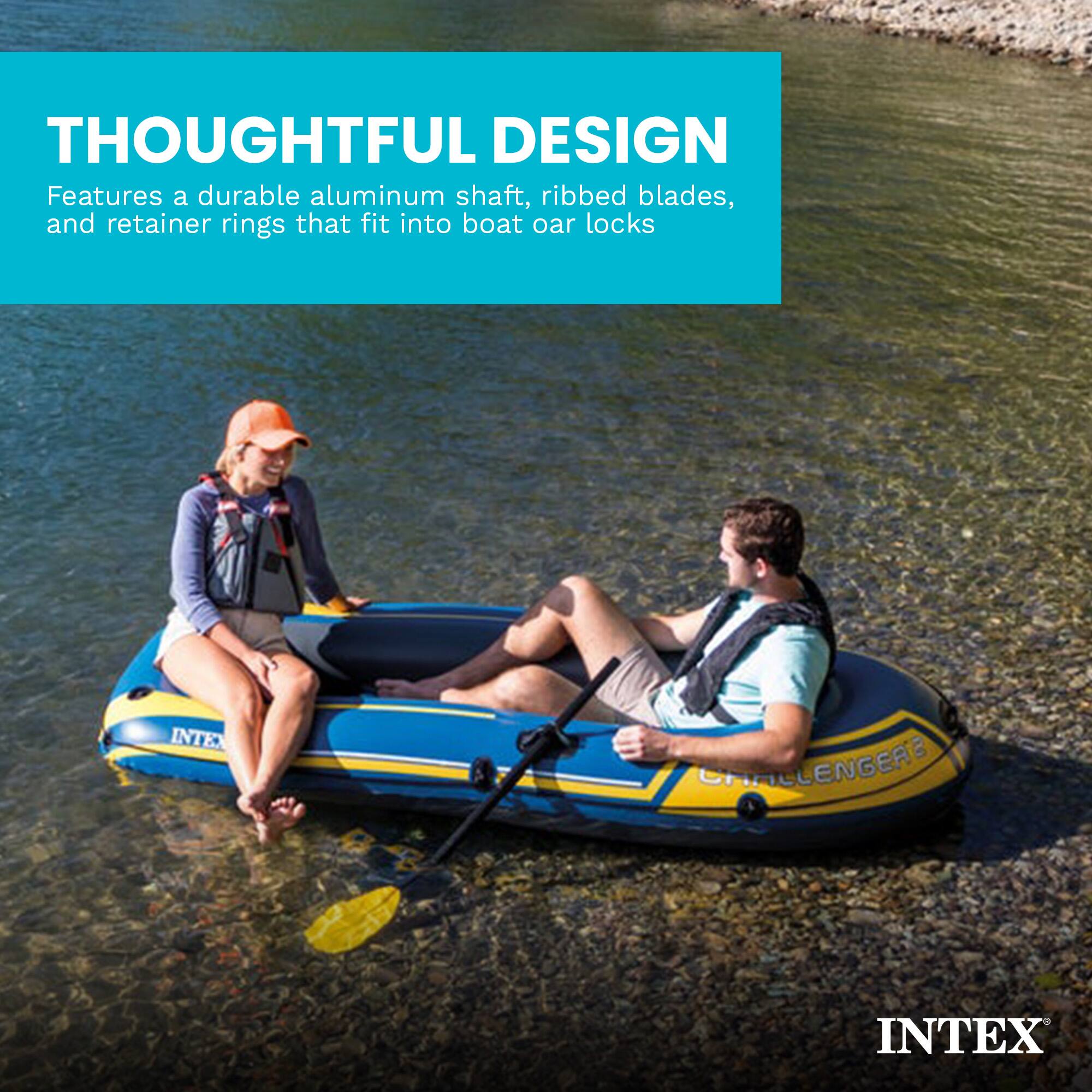 THOUGHTFUL DESIGN  
Features a durable aluminum shaft, ribbed blades, and retainer rings that fit into boat oar locks