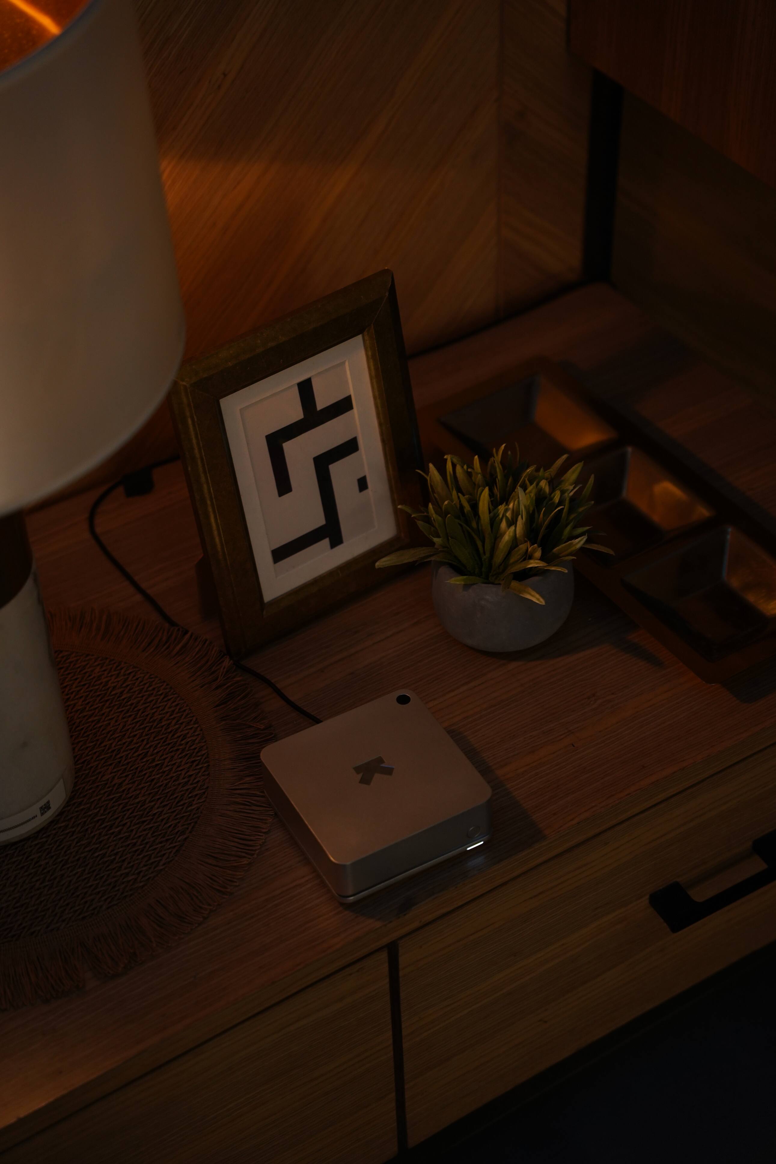 Alt View 13. Ultrahuman - HOME - PM1, PM2.5, PM10, and CO Particulate Sensor - VOC, CO, CO2 HCHO, Smoke, Noise, Motion, and Light Detector - Silver.