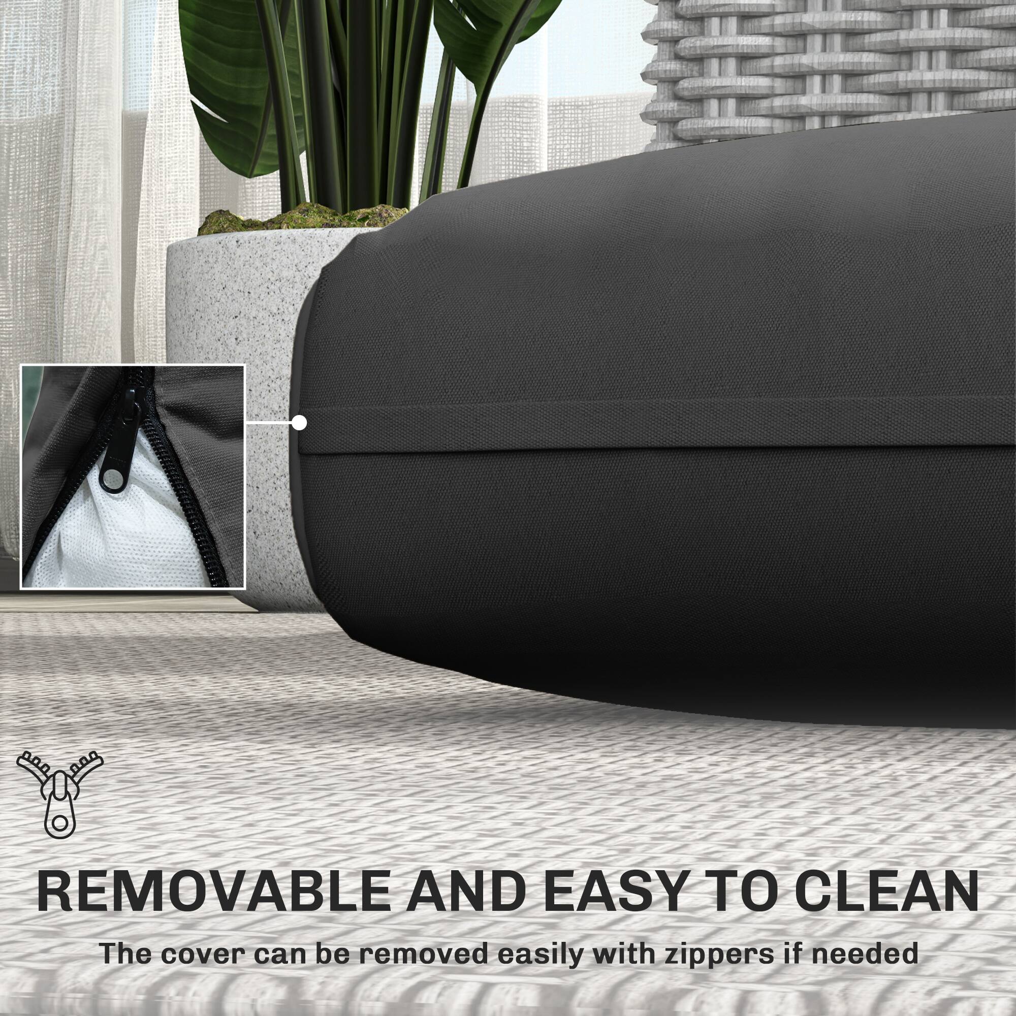 REMOVABLE AND EASY TO CLEAN  
The cover can be removed easily with zippers if needed
