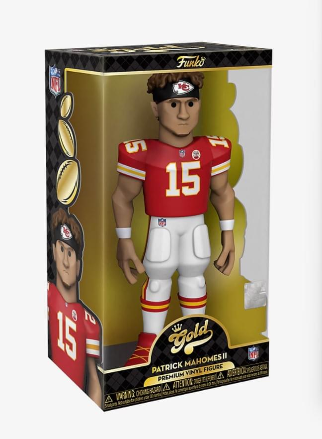 Funko

Gold

Patrick Mahomes II

Premium Vinyl Figure

Advertencia: Peligro de Asfixia

Attention: Danger of Choking

Warning: Choking Hazard - Small parts. Not for children under 3 years.