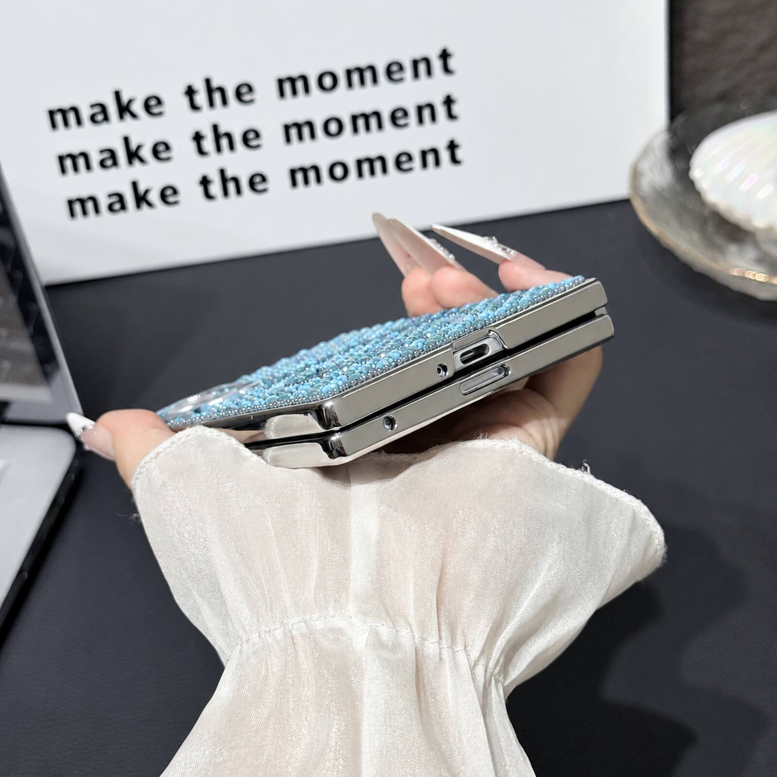 make the moment  
make the moment  
make the moment
