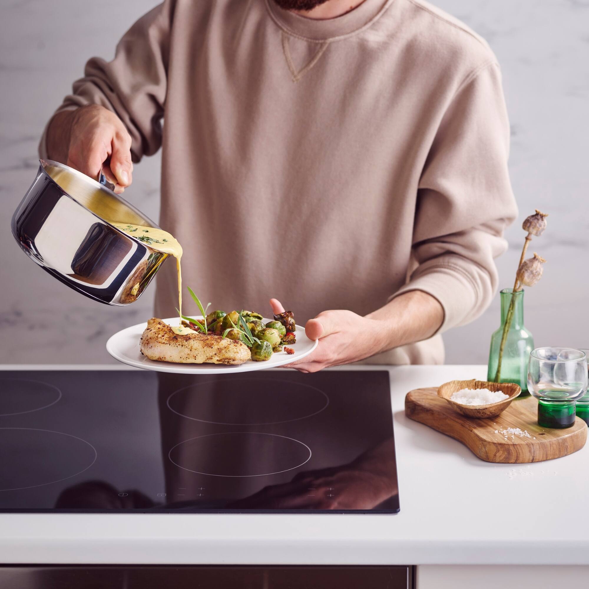 Left. Alva - Alva Maestro Stainless Steel Saucepan with Lid 1.7Qt. - Lasered Engrave Measurement, Oven Safe and Toxin-Free - Silver.