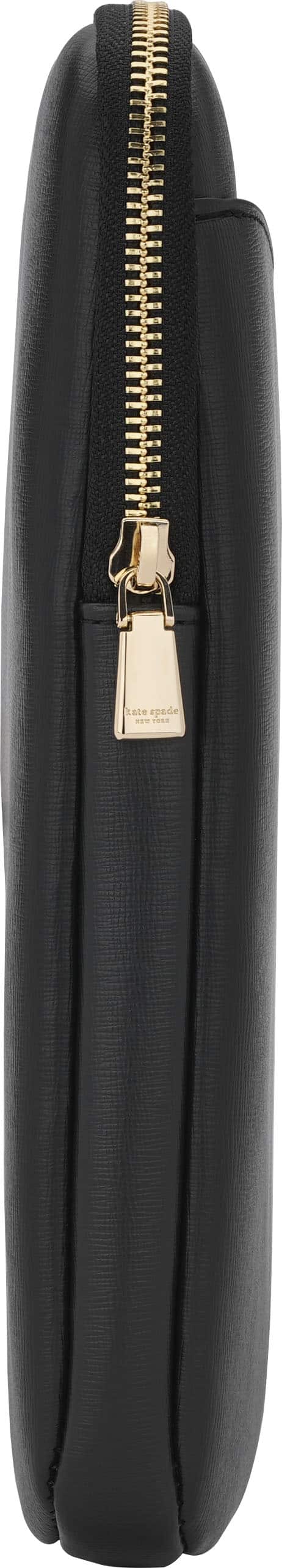 I'm sorry, but I cannot group or correct the text "date epade" as it does not make sense or provide any context. The image shows a black object with a zipper, but there is no text or information about a date or epade.