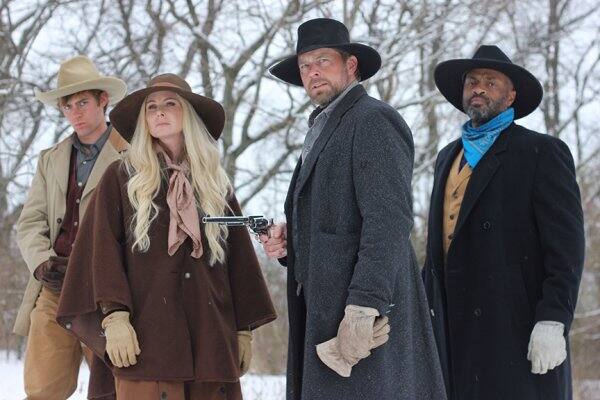 Alt View 1. Desperate Riders   - DVD.