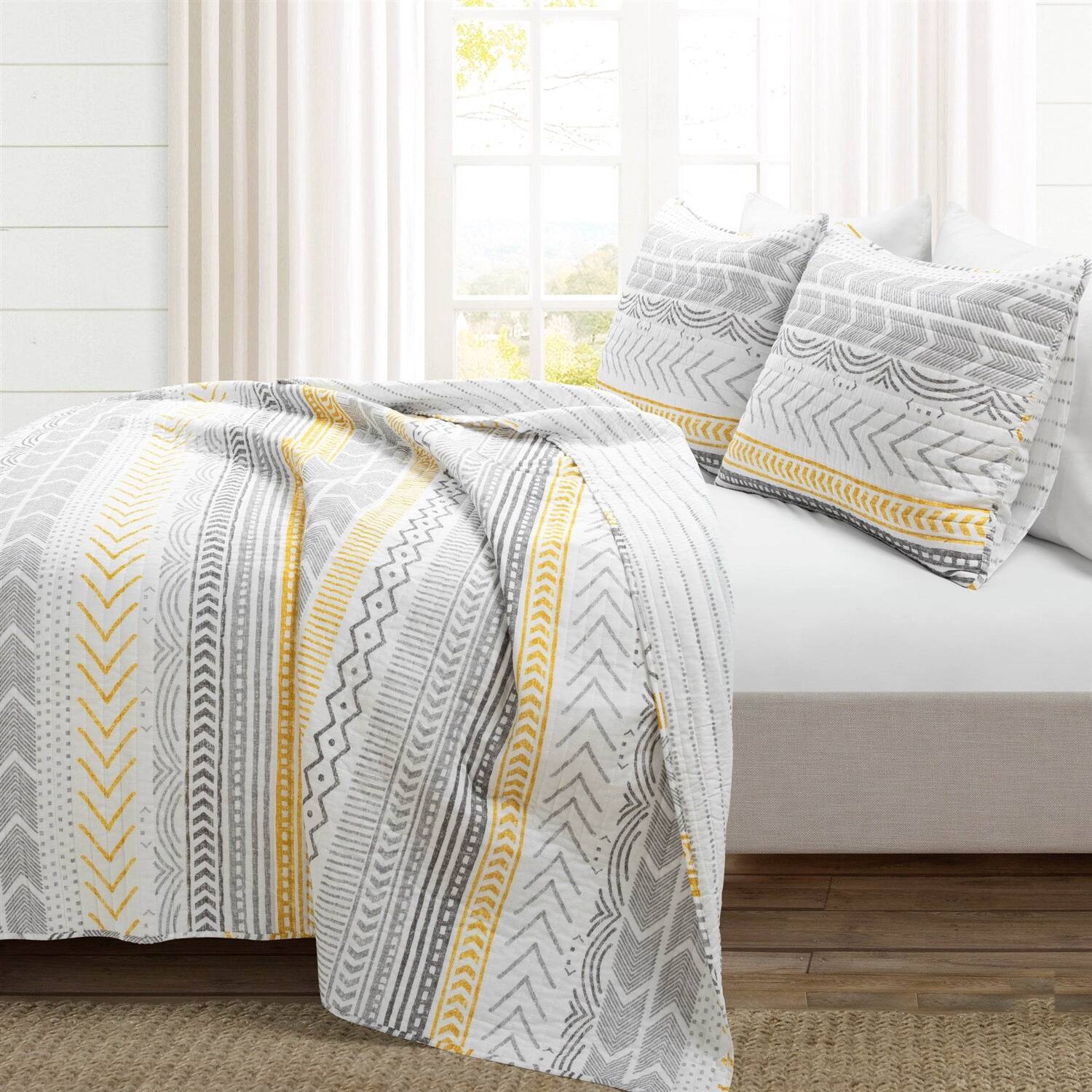 Angle. Hivvago - Full/Queen Scandinavian Grey/Yellow Reversible Cotton Quilt Set - Grey/Yellow.
