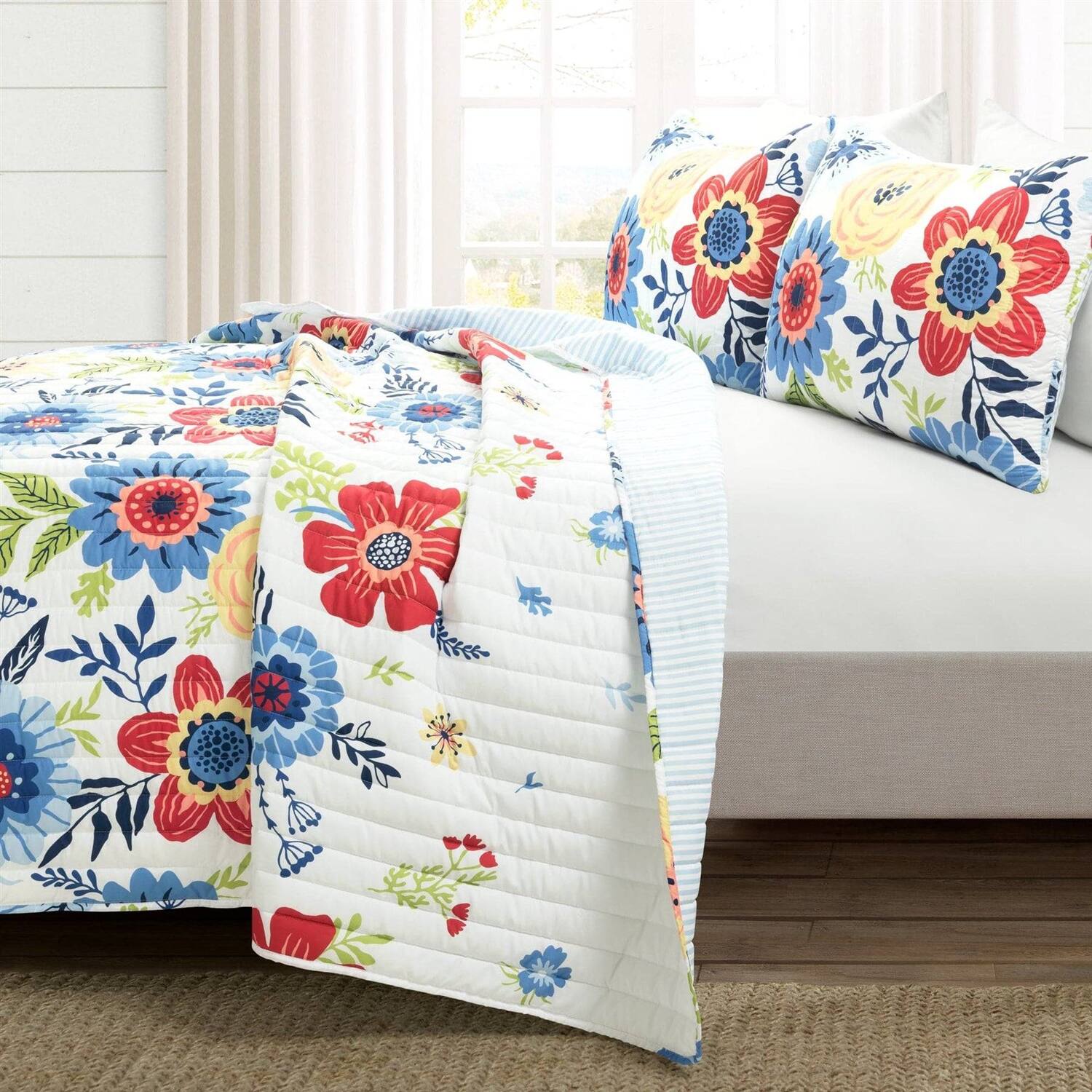 Angle. Hivvago - King size Lightweight Floral Navy Blue Coral White 3-Piece Polyester Quilt Set - Navy Blue Coral White.