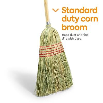 Standard duty corn broom  
traps dust and fine dirt with ease