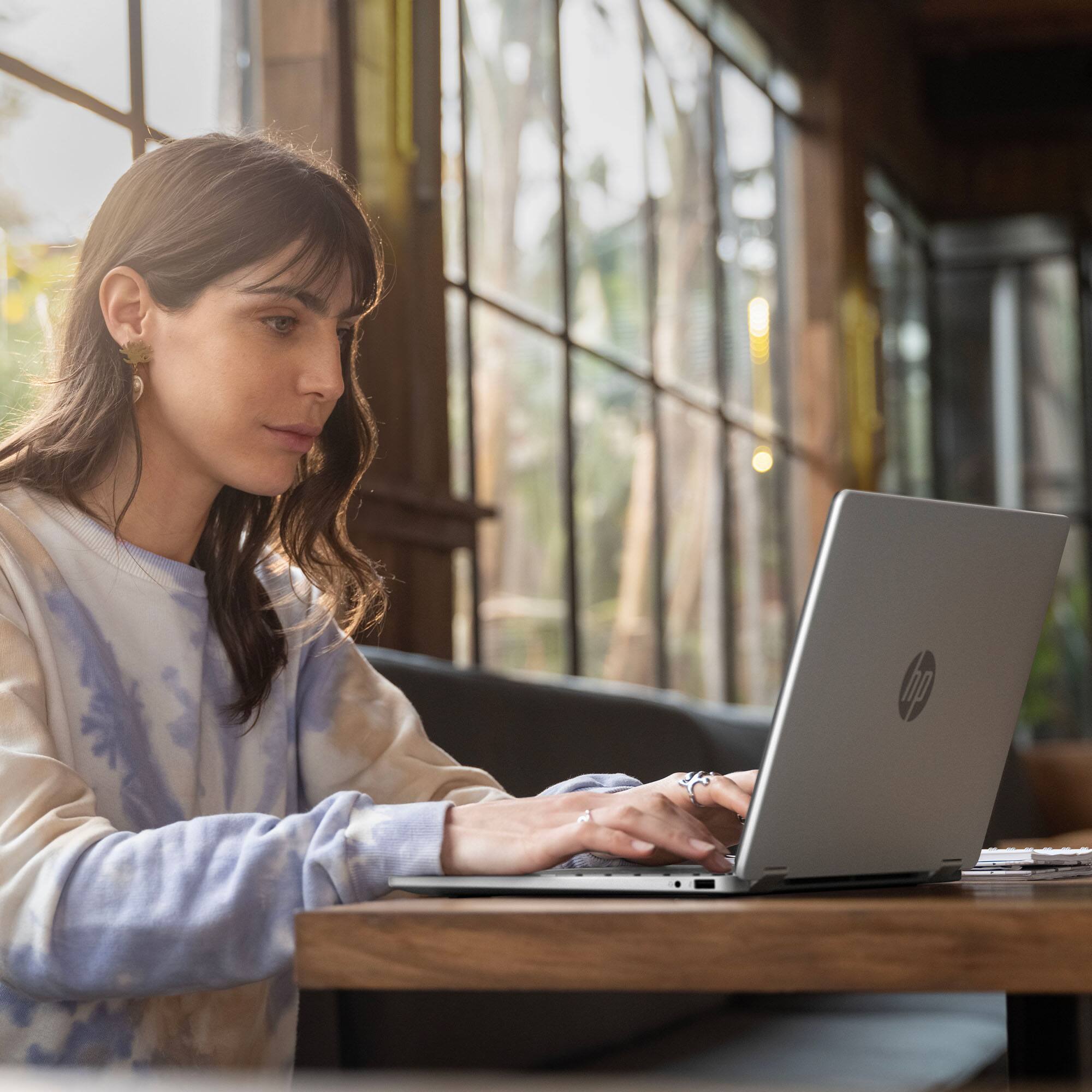 Alt View 14. HP - OmniBook 5 Flip 2-in-1 14" 2K Touch-Screen Laptop - Intel Core 7 150U 2024- 16GB Memory - 512GB SSD - Glacier Silver.