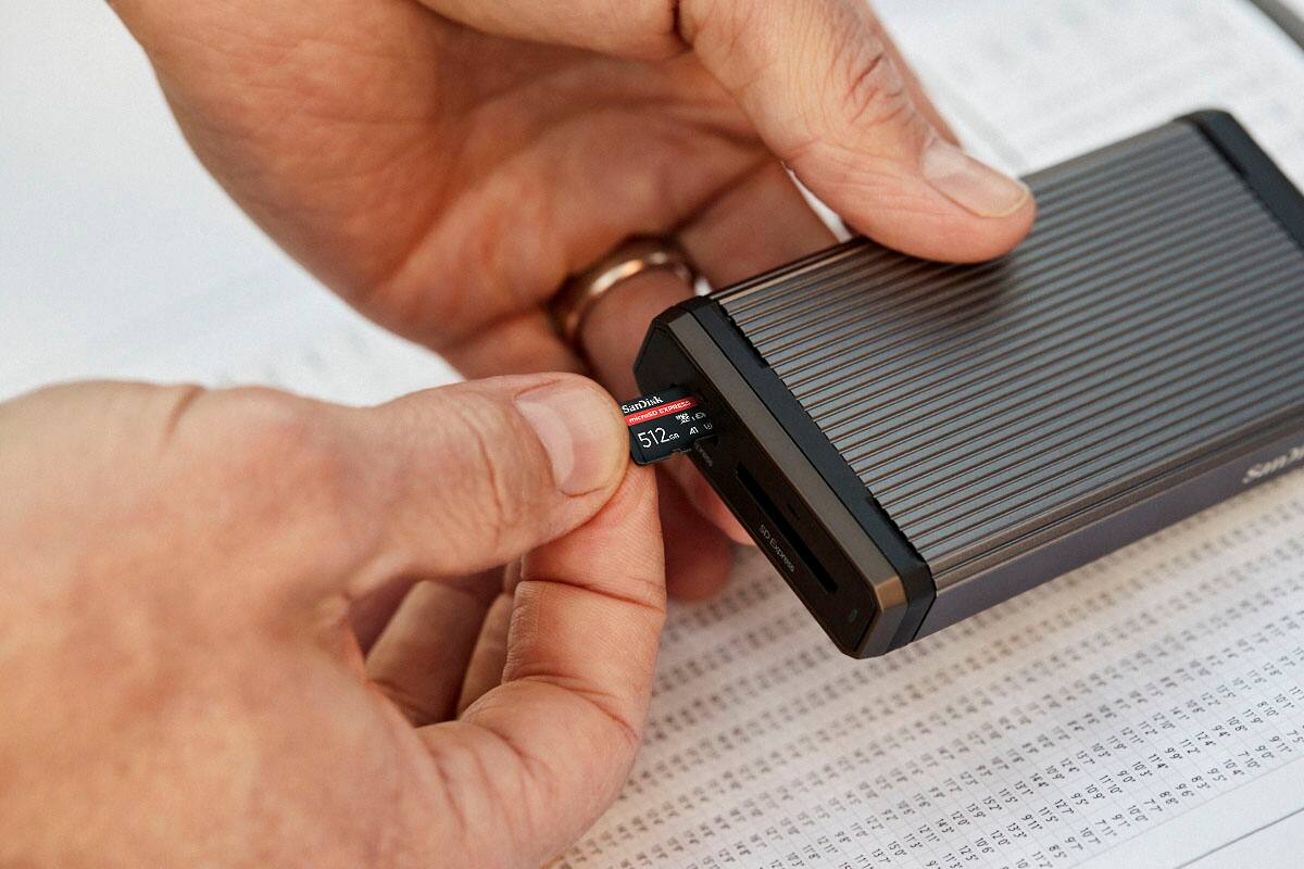 The text on the image reads: "Sandisk E Alanson E 4 512cm 6 Express 7 AI. 16 22 155 11 15 11' 4 1 2 1 124 11' 4 1 2 1 124 11' 4 1 2 1 124 11' 4 1 2 1 124 11' 4 1 2 1 124 11' 4 1 2 1 124 11' 4 1 2 1 124 11' 4 1 2 1 124 11' 4 1 2 1 124 11' 4 1 2 1 124 11' 4 1 2 1 124 11' 4 1 2 1 124 11' 4 1 2 1 124 11' 4 1 2 1 124 11' 4 1 2 1 124 11' 4 1 2 1 124 11' 4 1 2 1 124 11' 4 1 2 1 124 11' 4 1 2 1 124 11' 4 1 2 1 124 11' 4 1 2 1 124 11' 4 1 2 1 124 11' 4 1 2 1 124 11' 4 1 2 1 124 11' 4 1 2 1 124 11' 4 1 2 1 124 11' 4 1 2 1 124 11' 4 1 2 1 124 11' 4 1 2 1 124 1