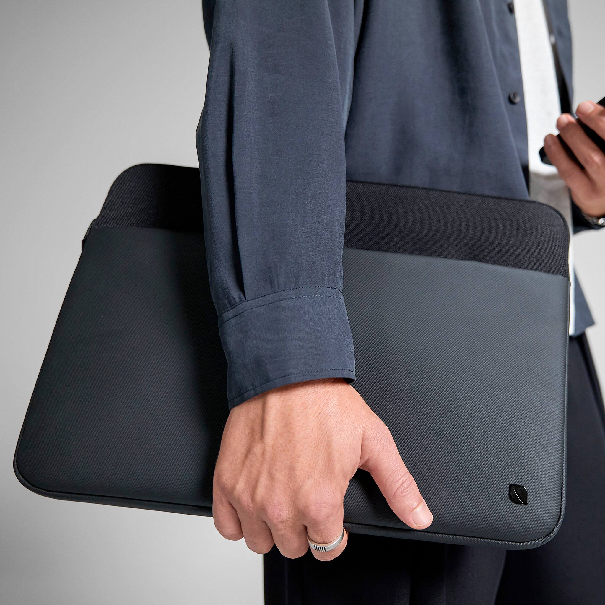 Alt View 12. Incase - A.R.C. Sleeve for 16" Laptop - Black.